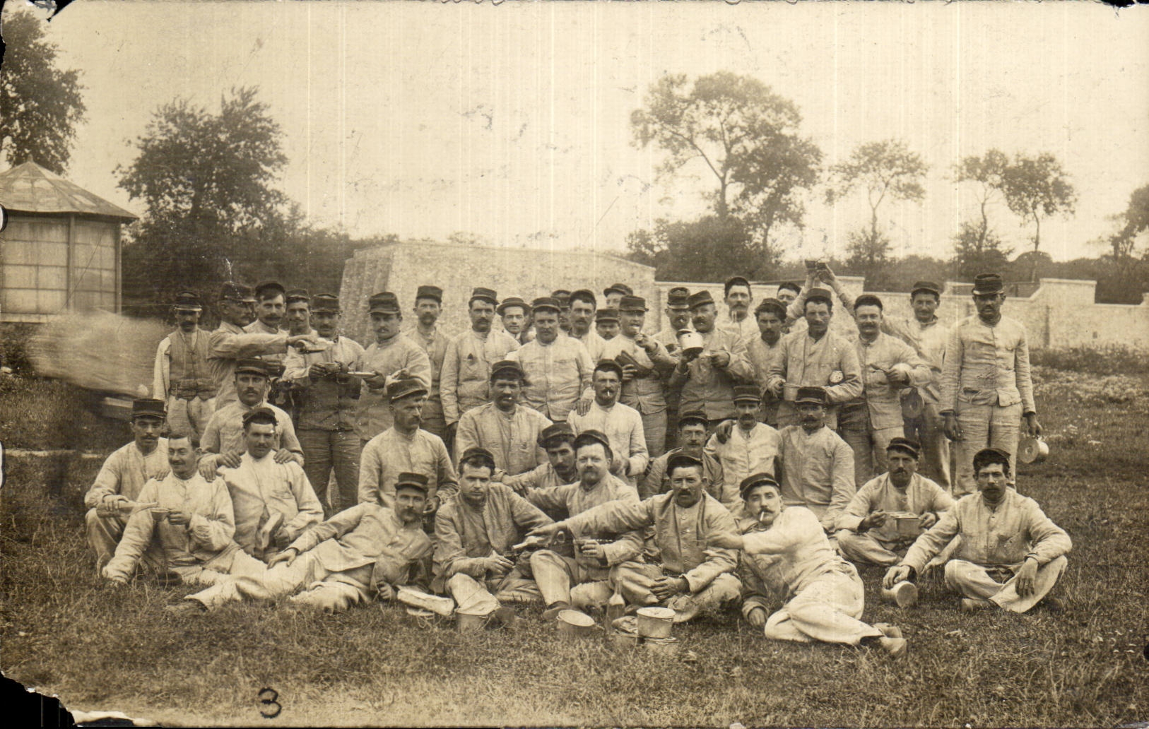 CPA Real photo Militaria Hairy Soldiers