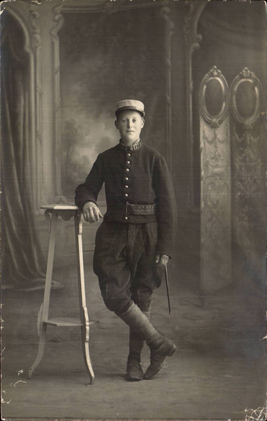 CPA Real photo Militaria Hairy Soldier