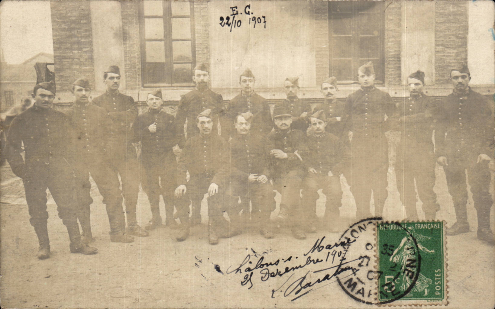 Hairy CPA Real photo Militaria Soldier Trawl-nets on the Marne