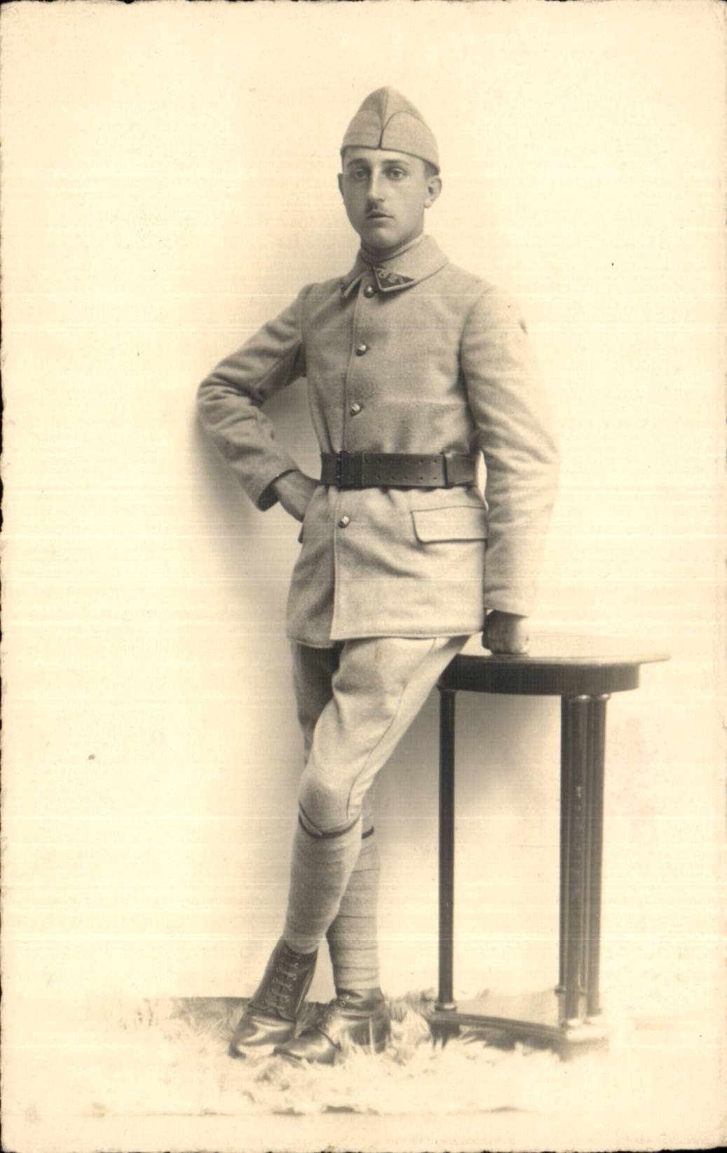 CPA Real photo Militaria Hairy Soldier