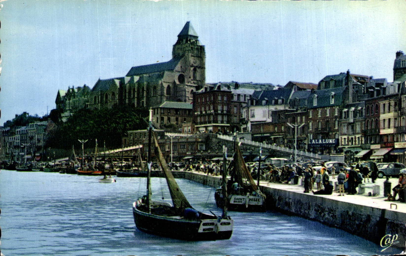 CPSM Treport Le port y el St Jacques de la iglesia