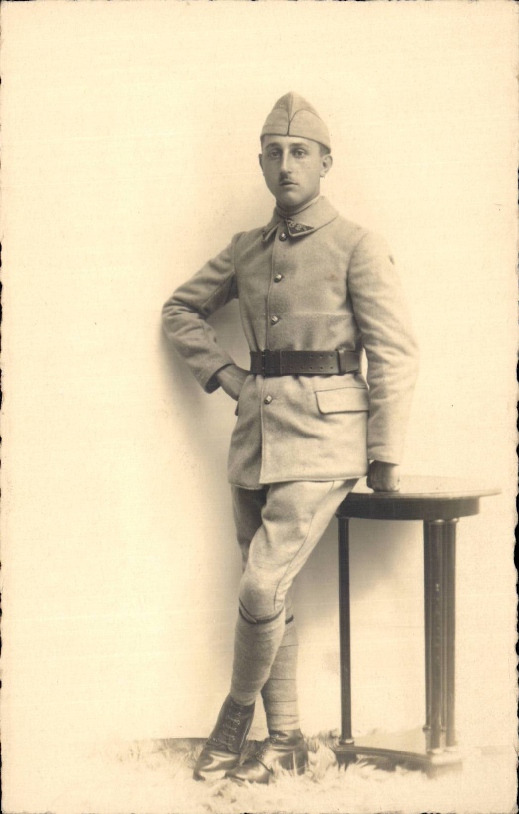 CPA Real photo Militaria Soldier