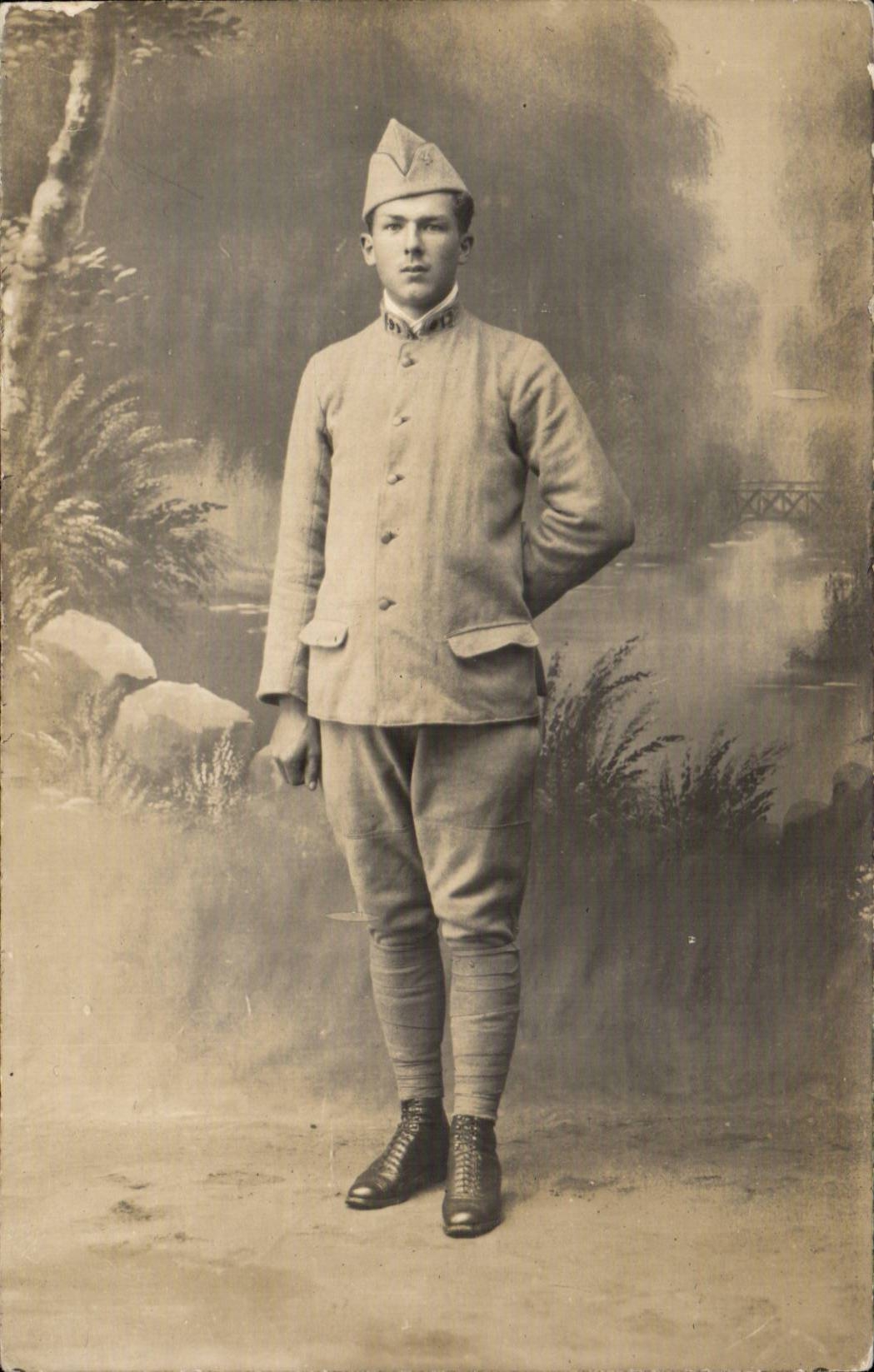 CPA Real photo Militaria Soldier