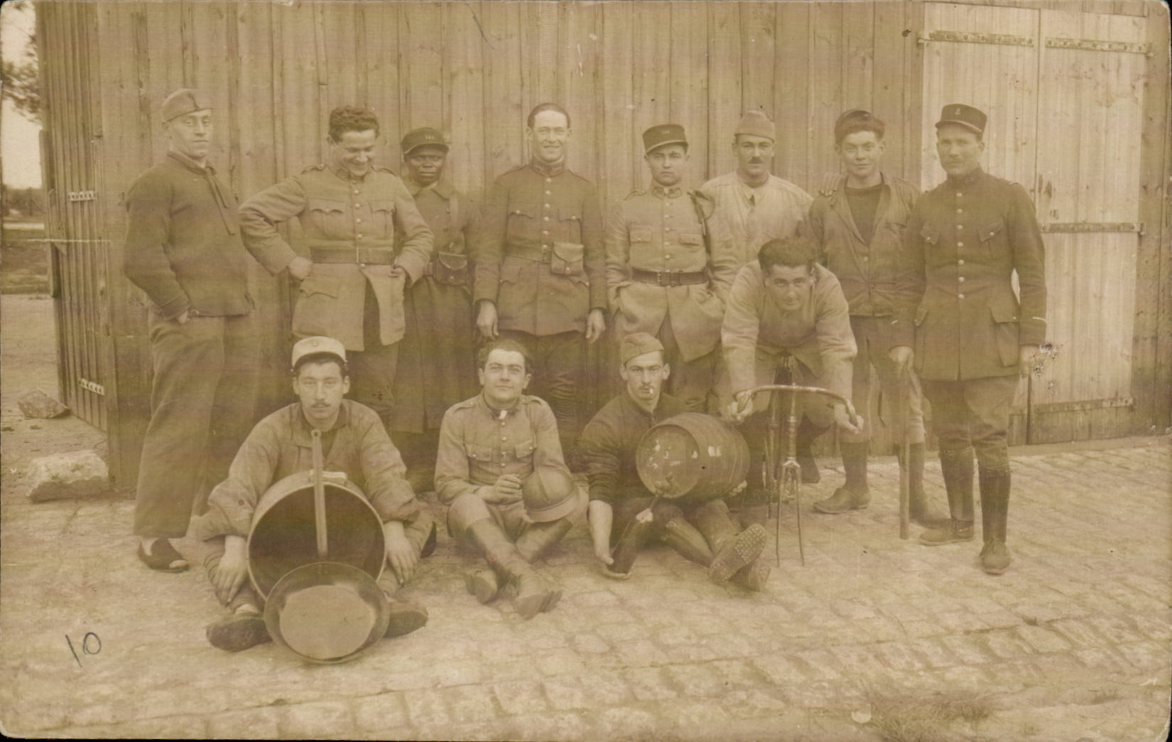 CPA Militaria Soldats Bicycle Cycles