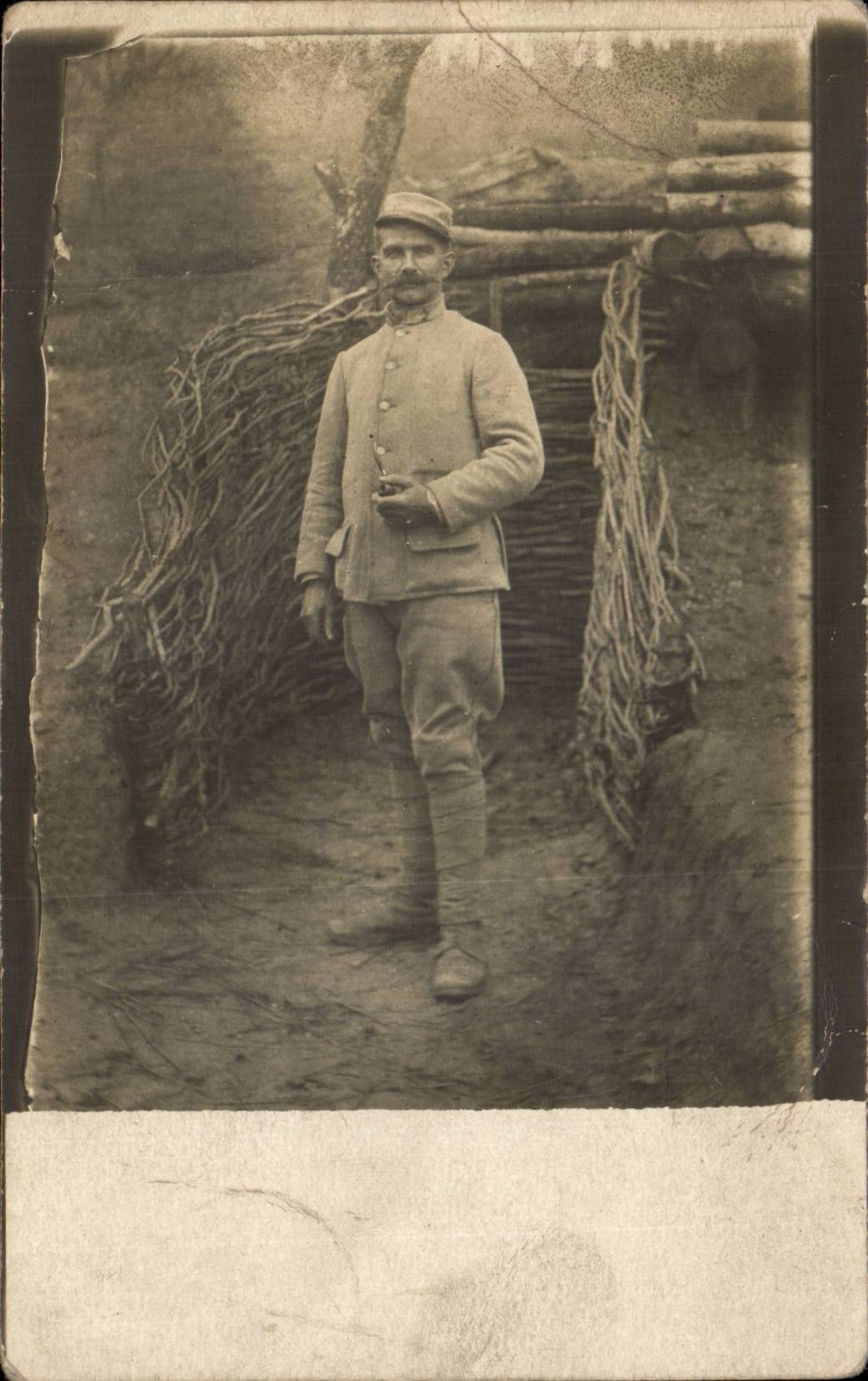 Real photo Militaria Soldier in the trenches