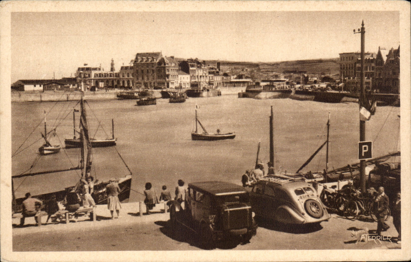 CPA Treport Le port y estacion de tren