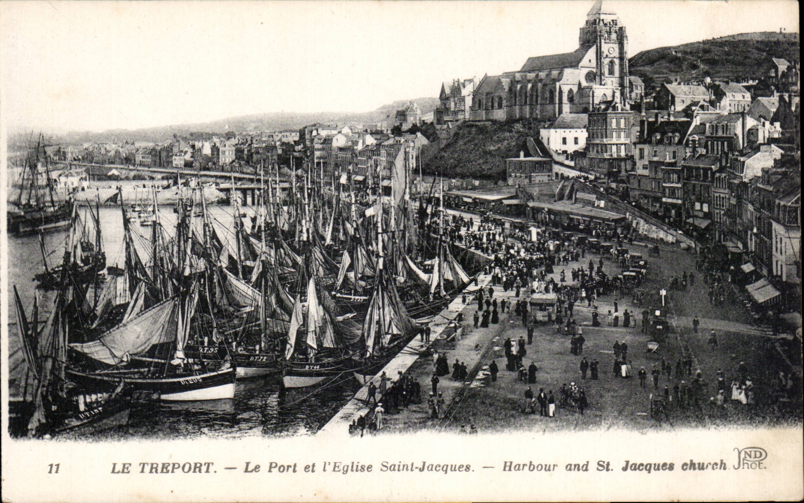 CPA Treport Le port y el santo Jacques de la iglesia