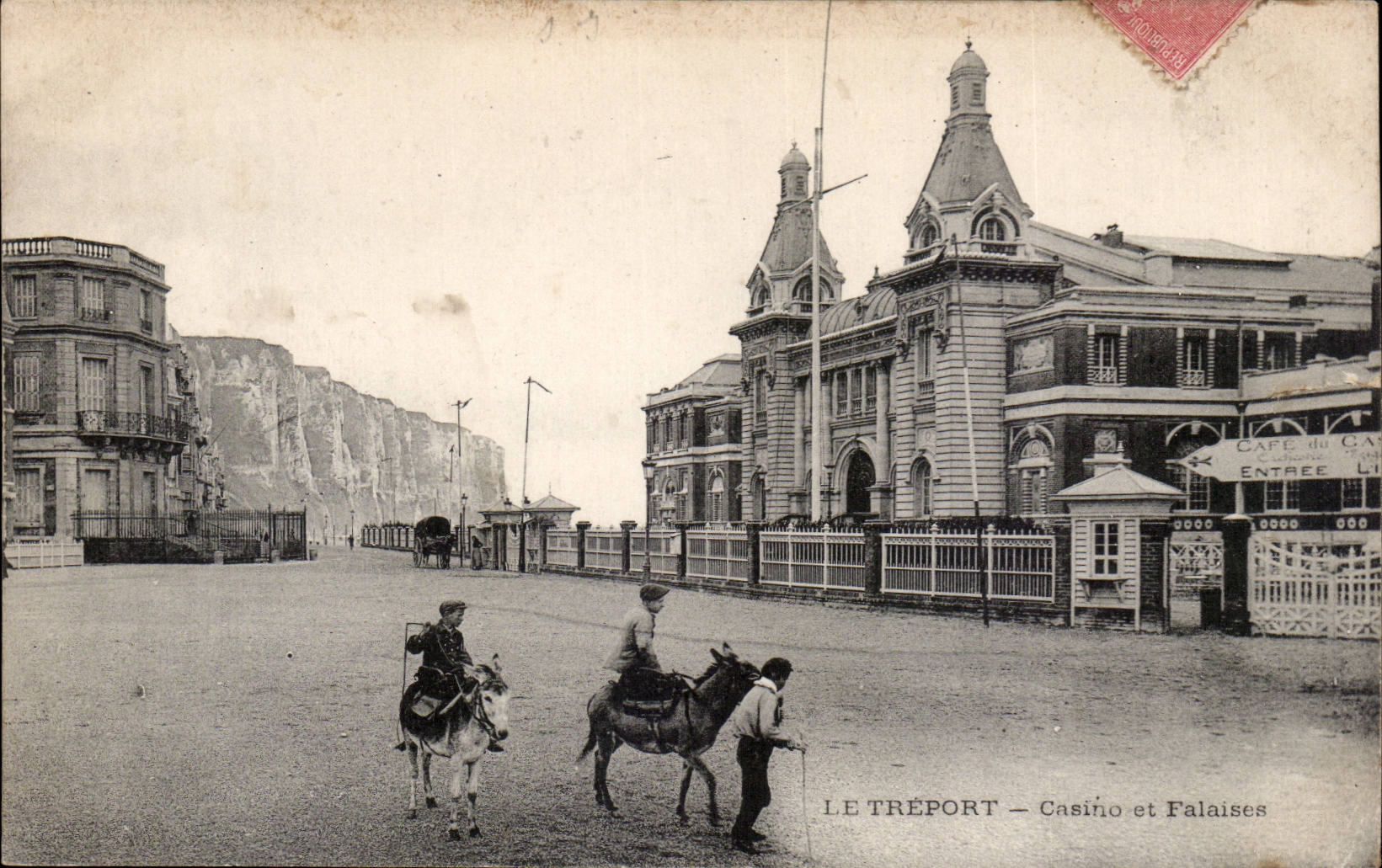 Casino de CPA Treport y mula del burro del asno de los acantilados