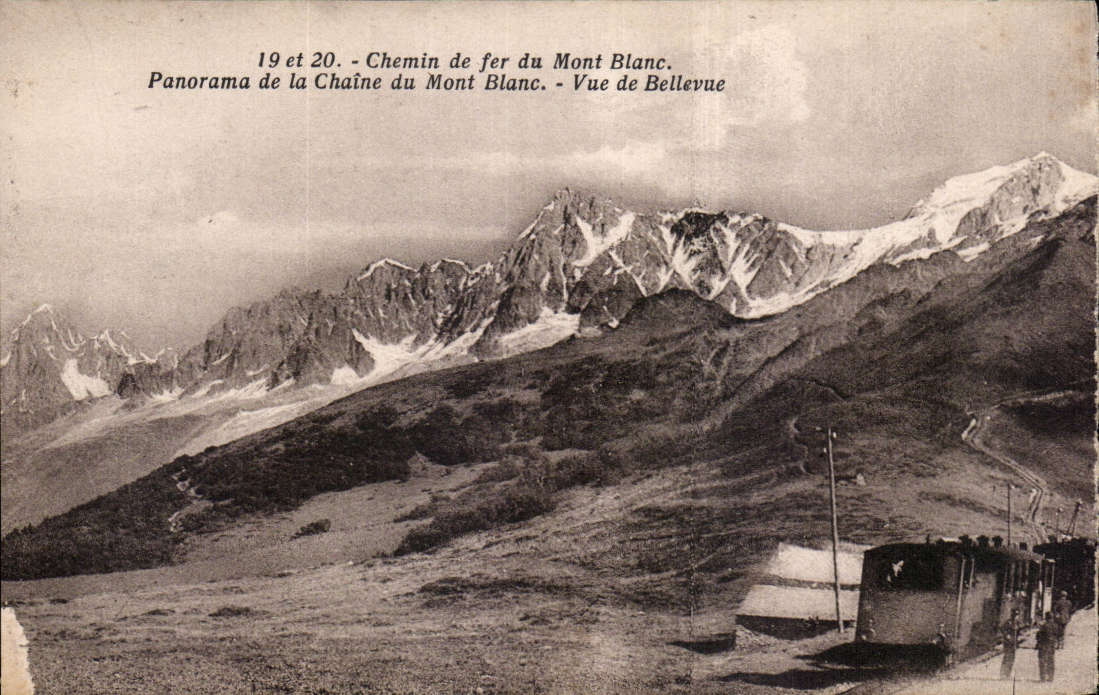 CPA Mont Blanc Chemin de fer Panorama de la chaine du Mont Blanc Vue de Bellevue Train