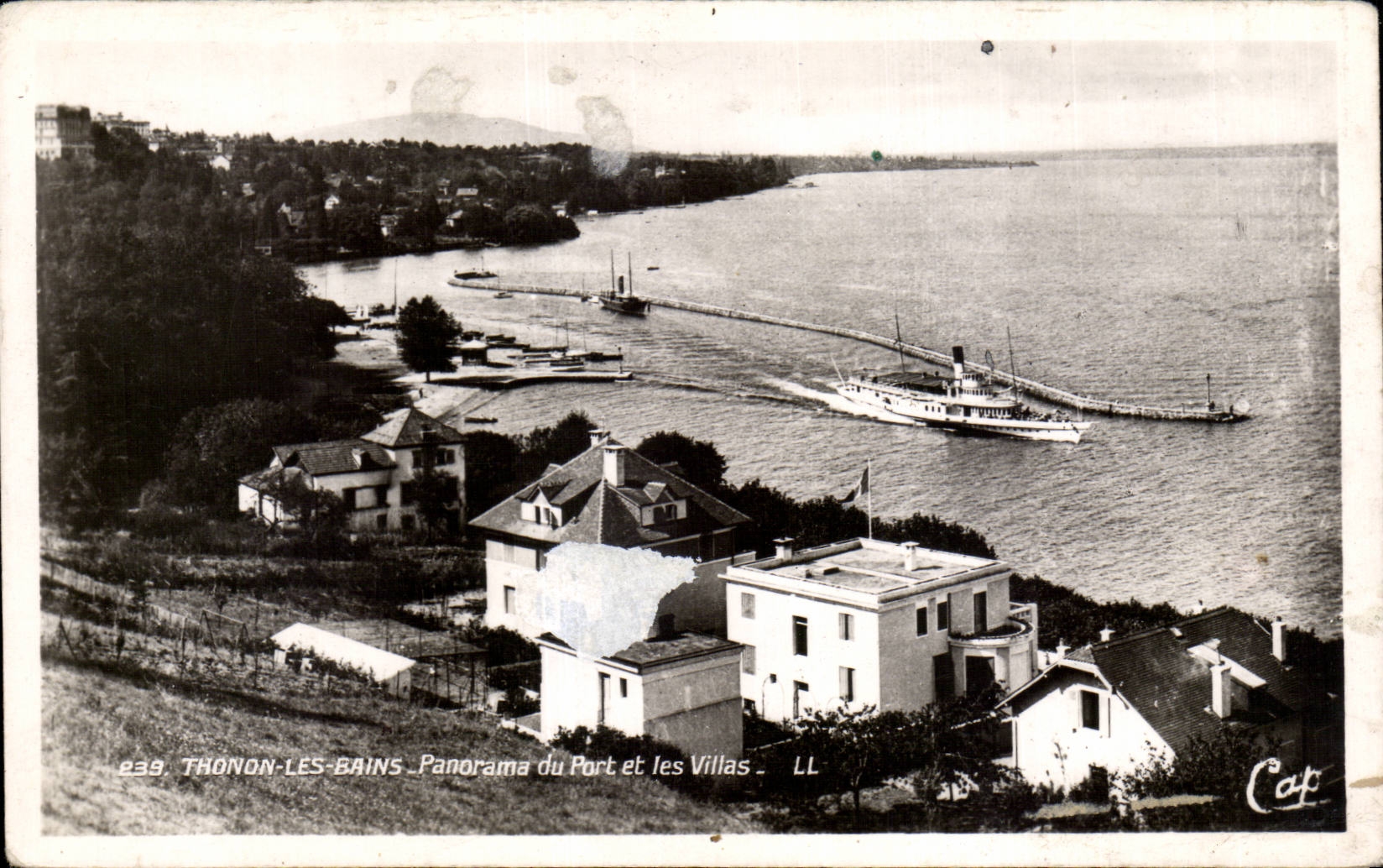 CPA Thonon les Bains Panorama of the port and the villas