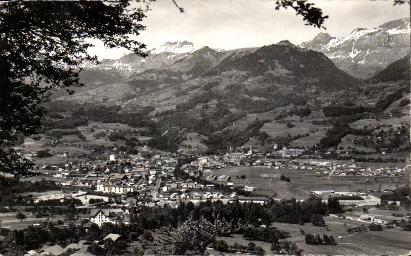 CPSM Sallanches Vue generale et la chaine des Aravis