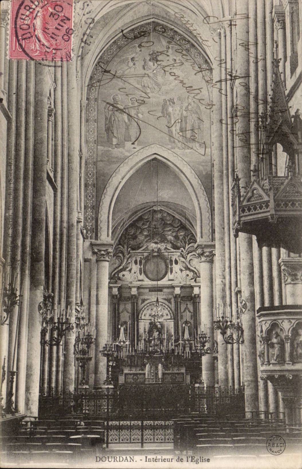 CPA Montlhery Dourdan Interior of the church