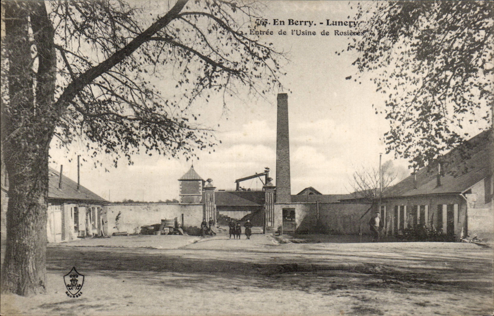 CPA In Berry Lunery Entrance of the factory of Rosieres