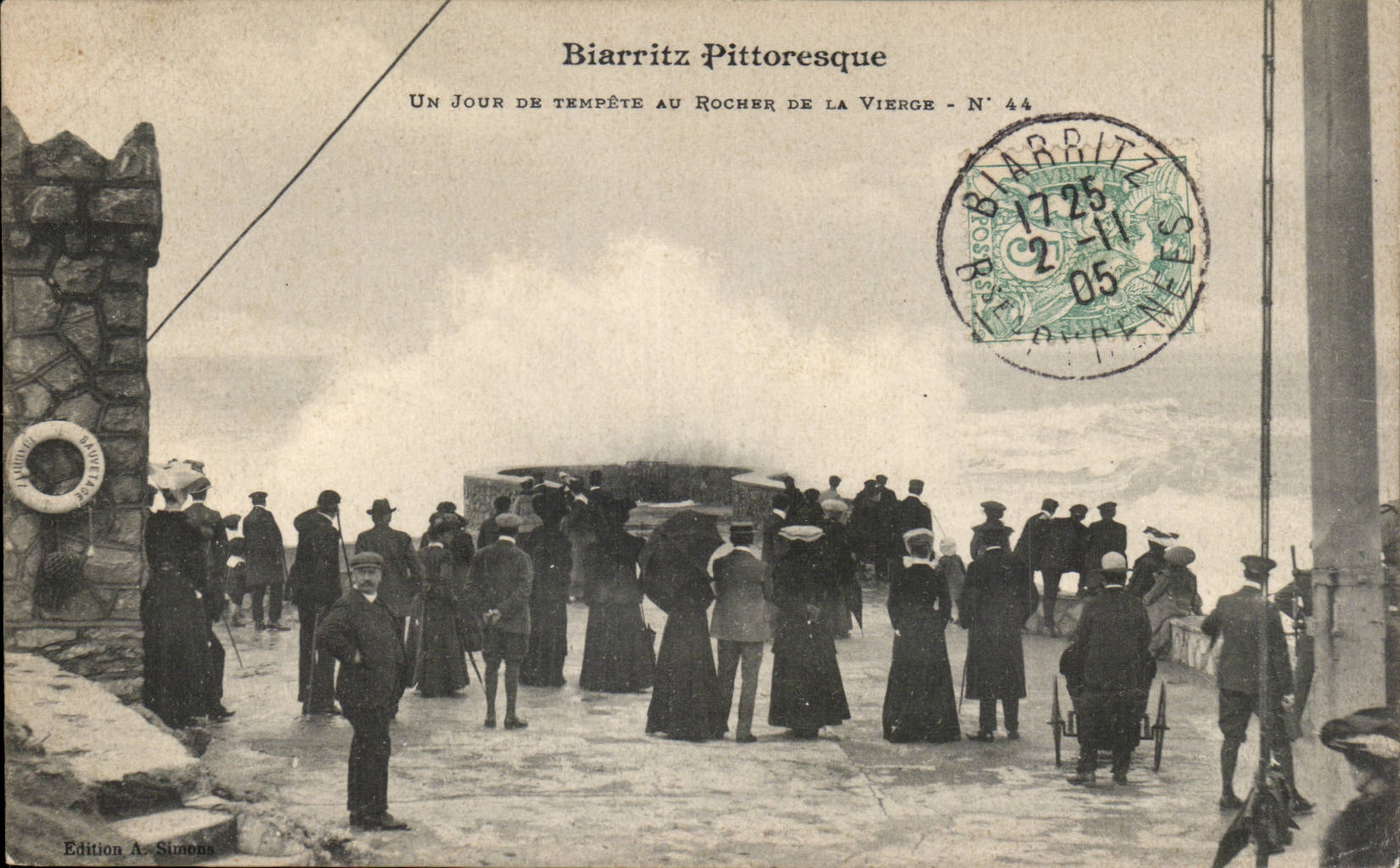 CPA Biarritz Un jour de tempete au rocher de la vierge 