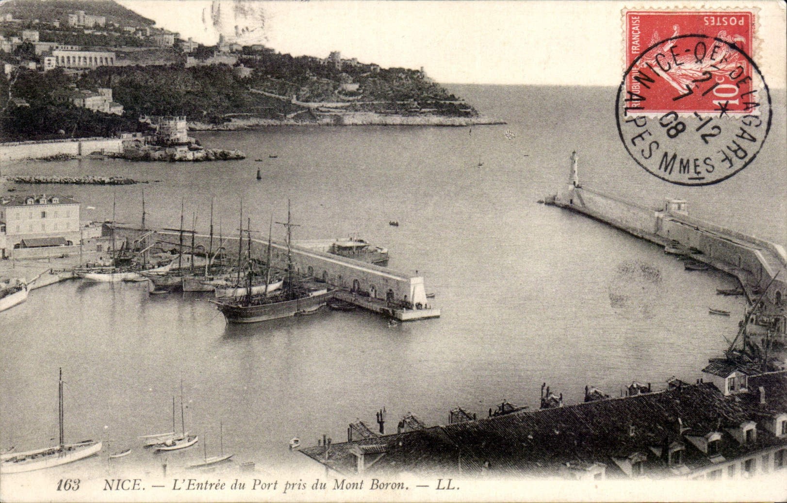 El entrar de CPA Niza del puerto tomado del montaje del boro