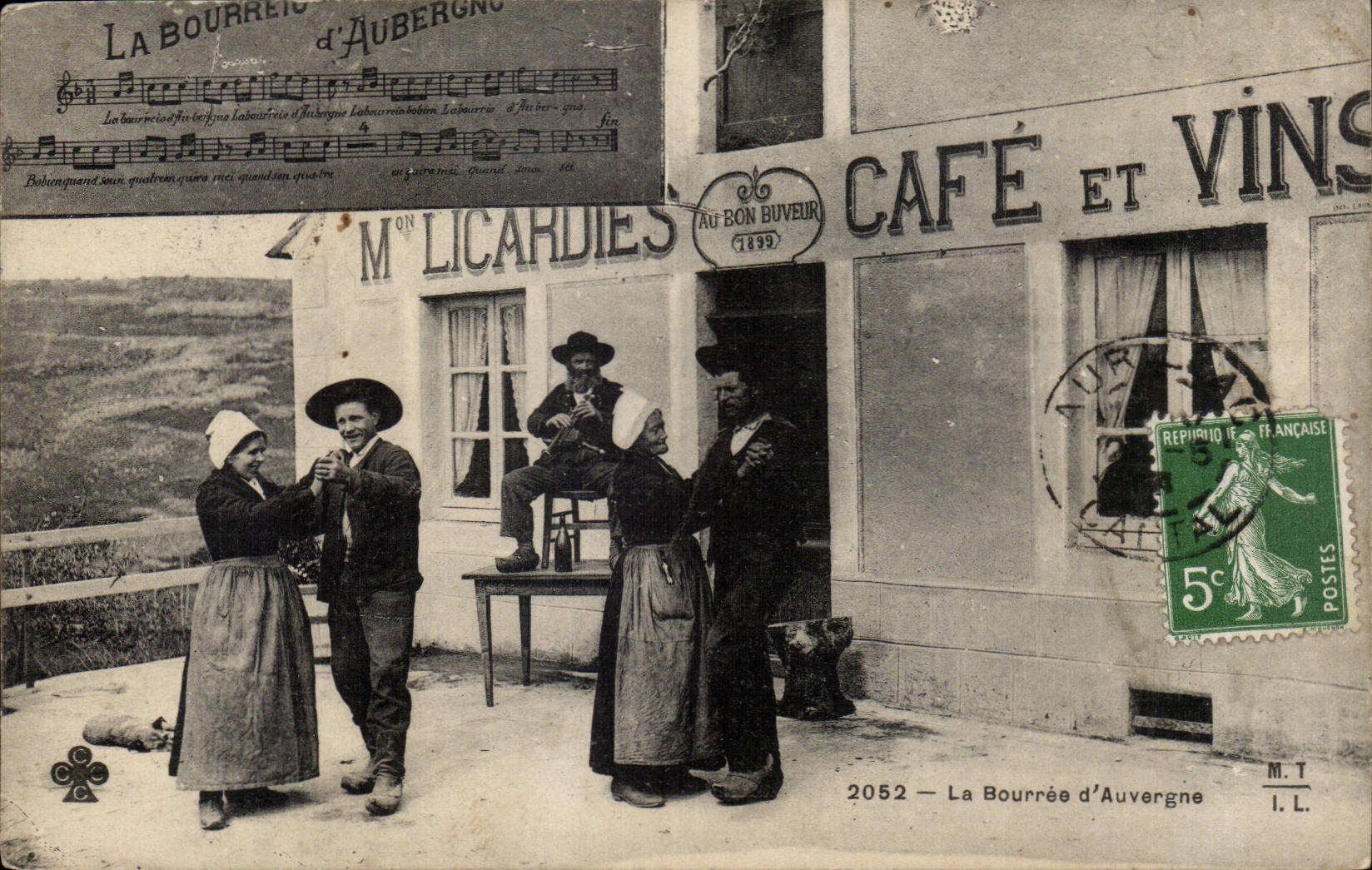 CPA Folklore Costume the bouree of Auvergne
