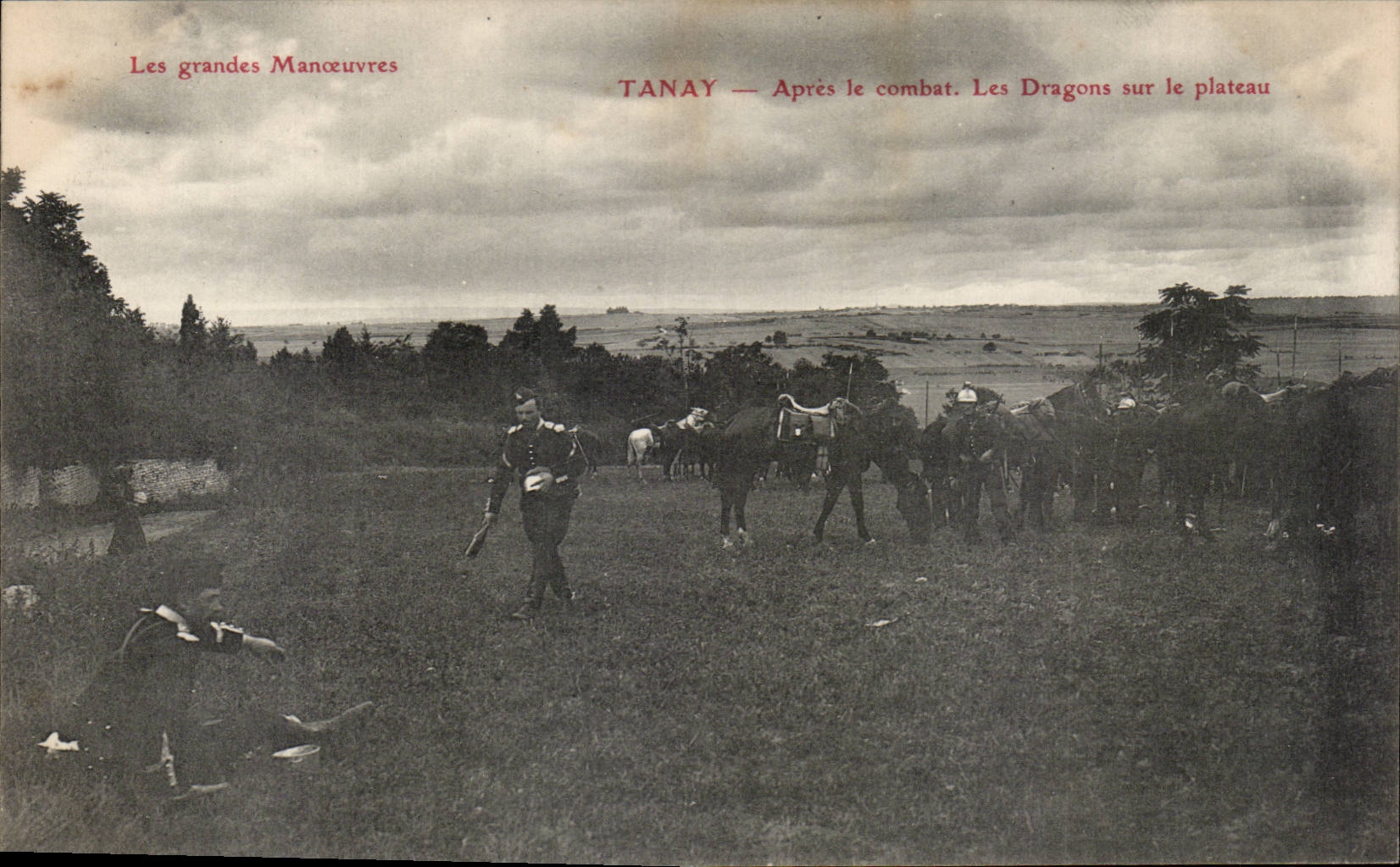 El ejercito de CPA Militaria maniobra despues de los dragones del combate en la placa