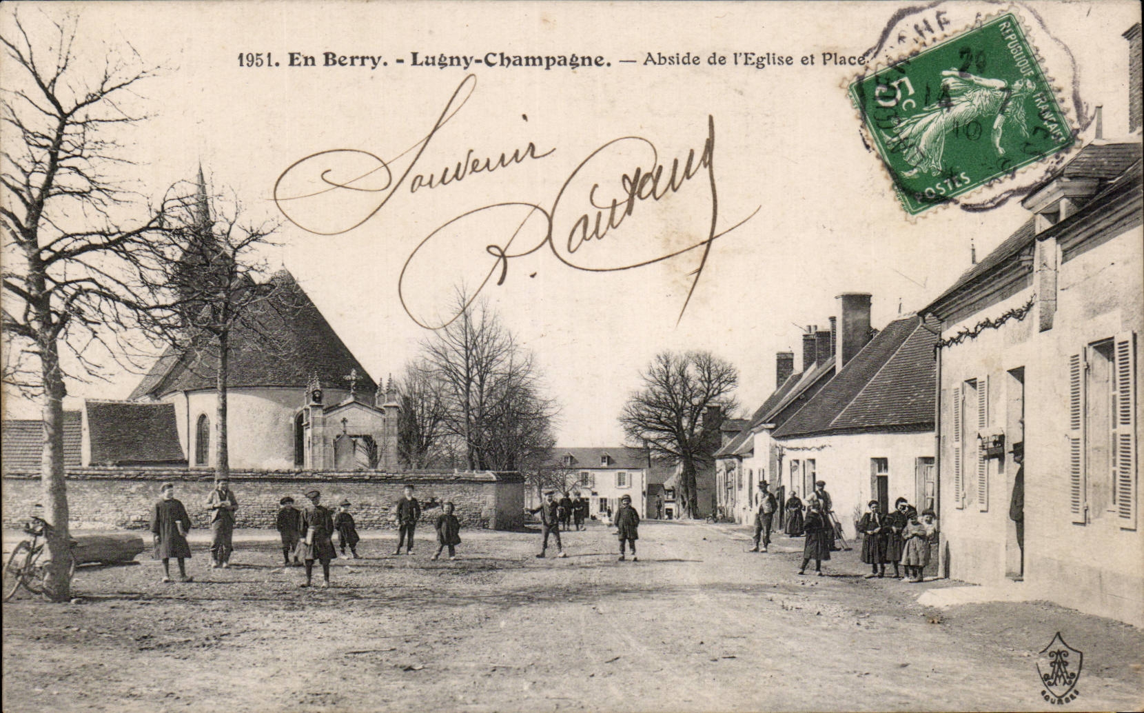 CPA In Berry lugny Champagne Apse of the church and place