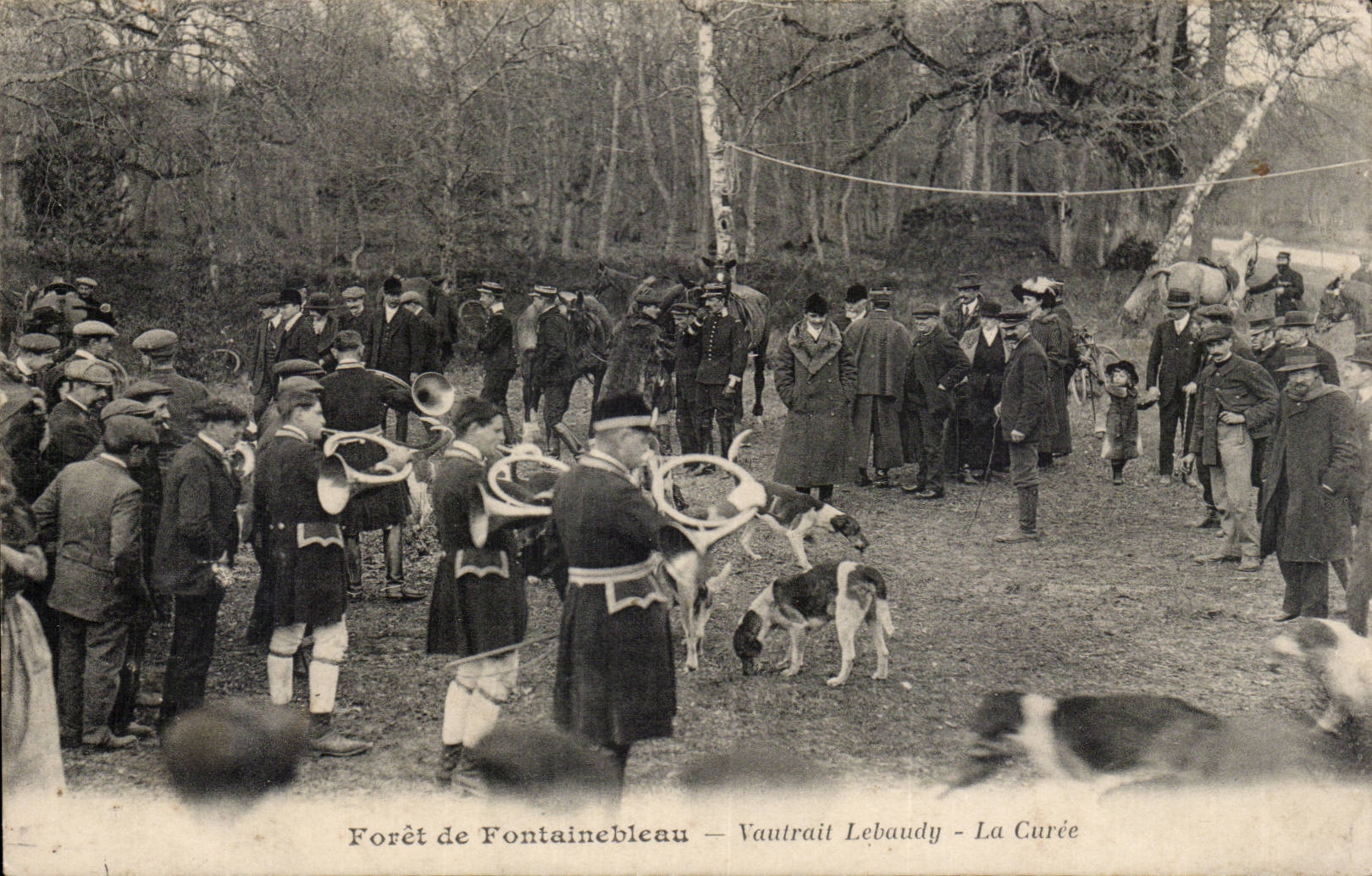 Fontainebleau - Hunters - dogs - hunting dogs - intrument - the Quarry Drives out - CPA