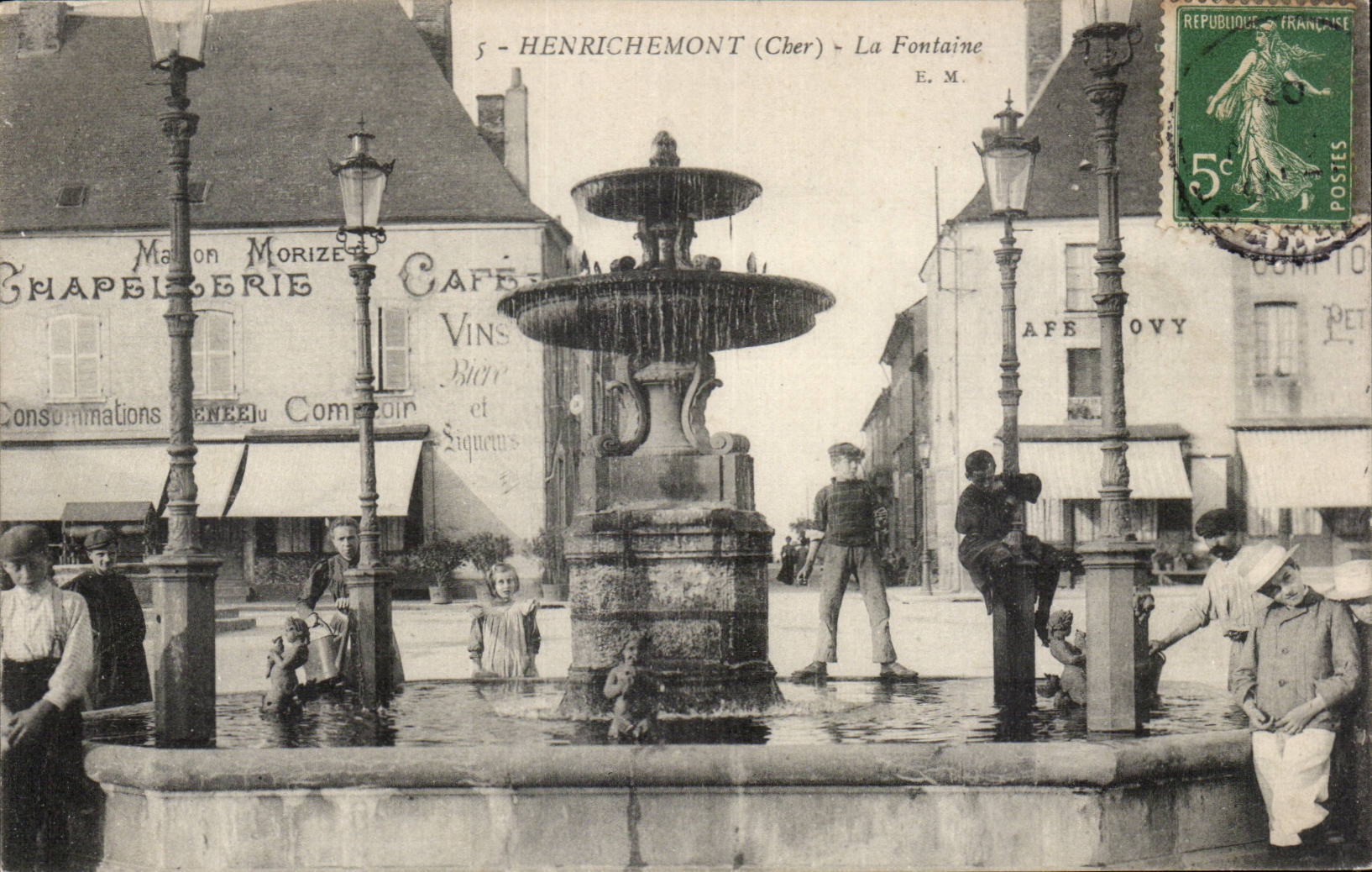 Henrichemont - the Fountain - CPA