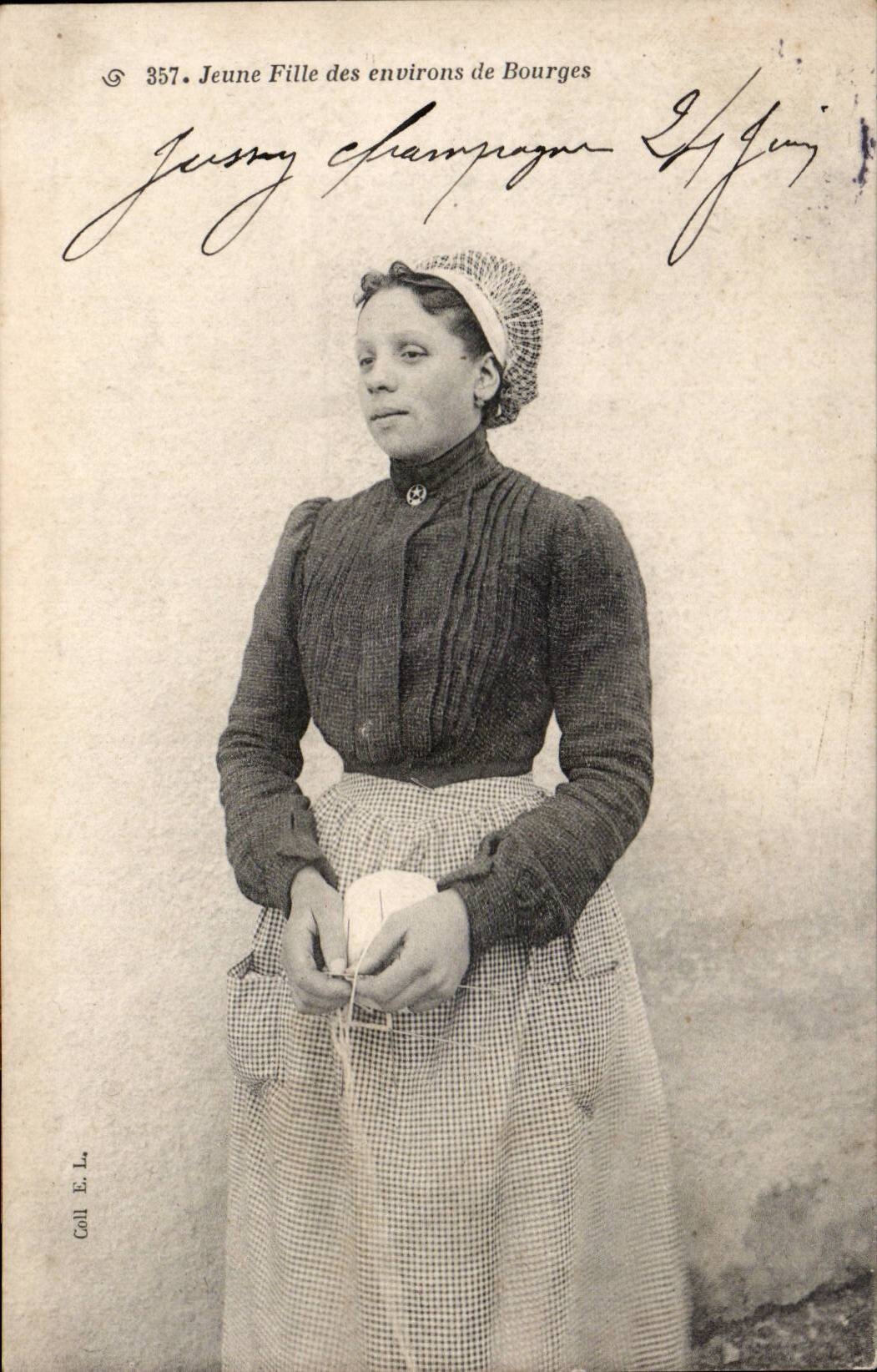 Bourges - chica joven de los alrededores de Bourges - folklore - trajes - CPA
