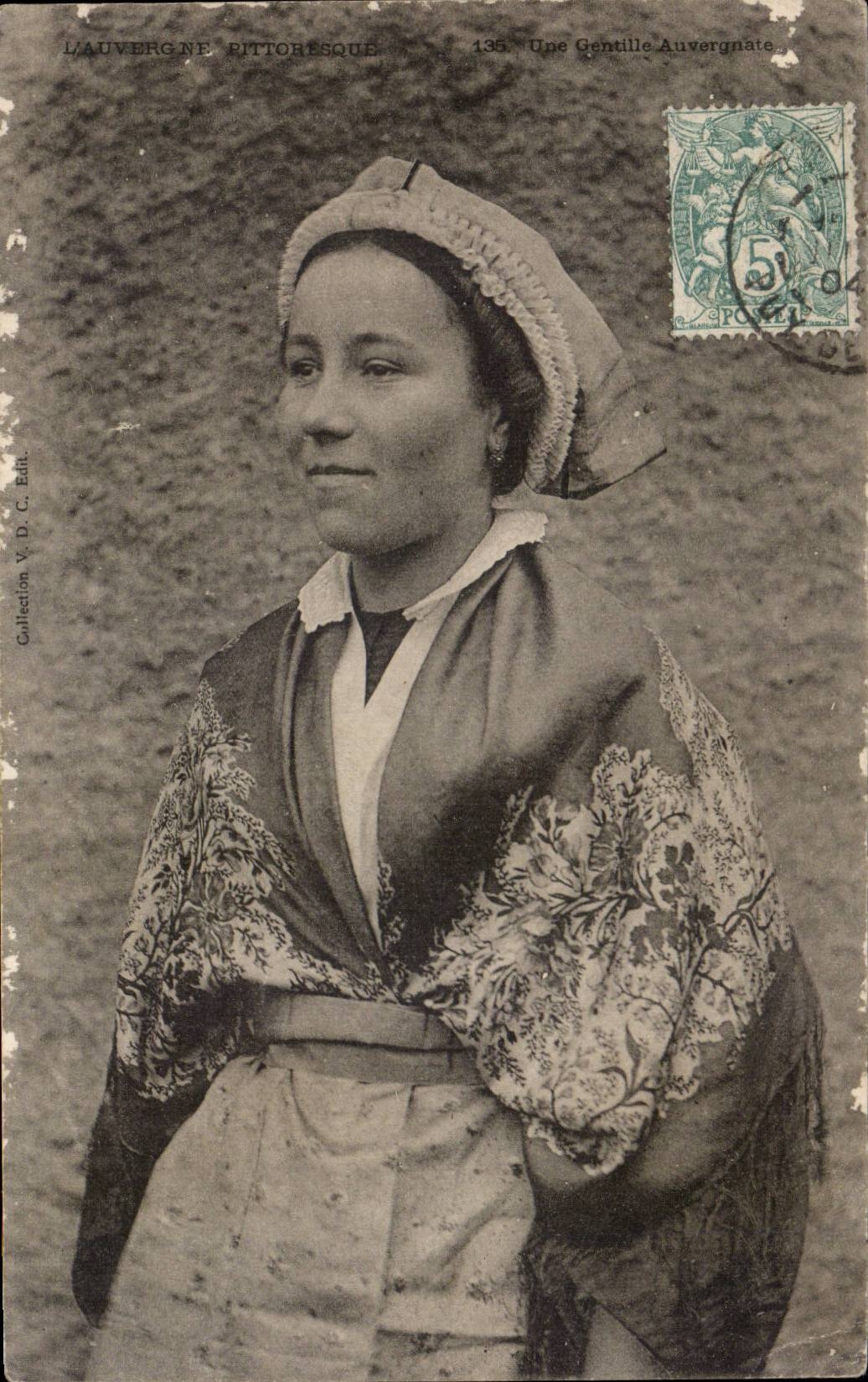 Folklore - Auvergne Costumes - Woman - CPA