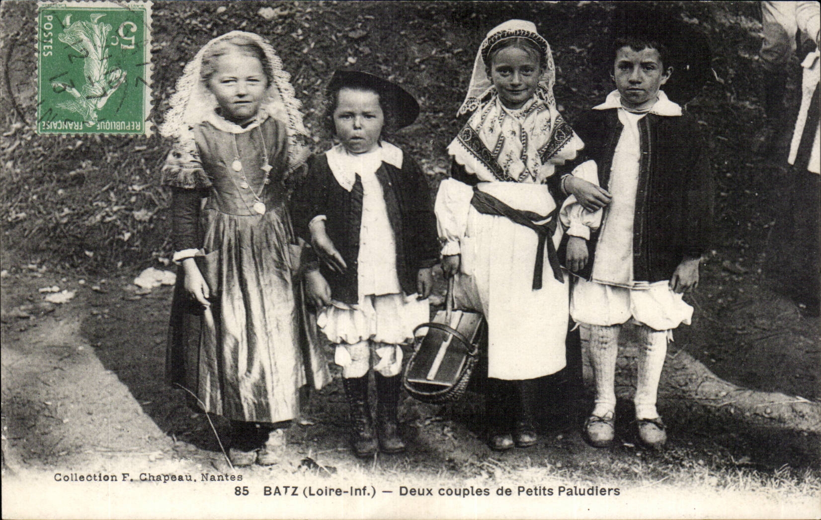 Folklore - Costumes - Batz - Two Couples of Small Paludiers - CPA