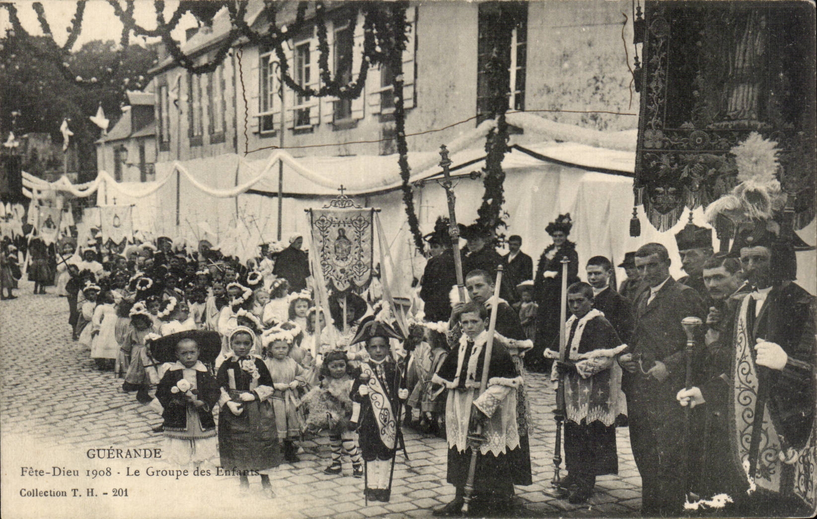 CPA Guerande Celebrates God 1908 the group of the children
