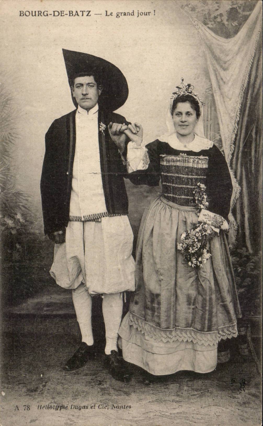 CPA Folklore Costume Borough of Batz Le great day