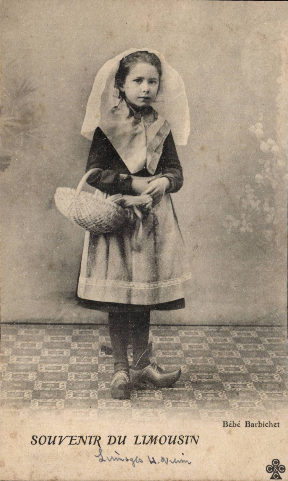 CPA Folklore Costume Souvenir of the Limousin Limoges