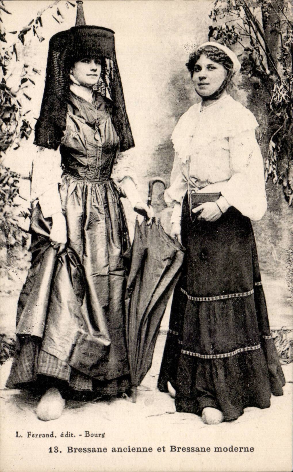 Old CPA Folklore Costume Bressane and modern Bressane