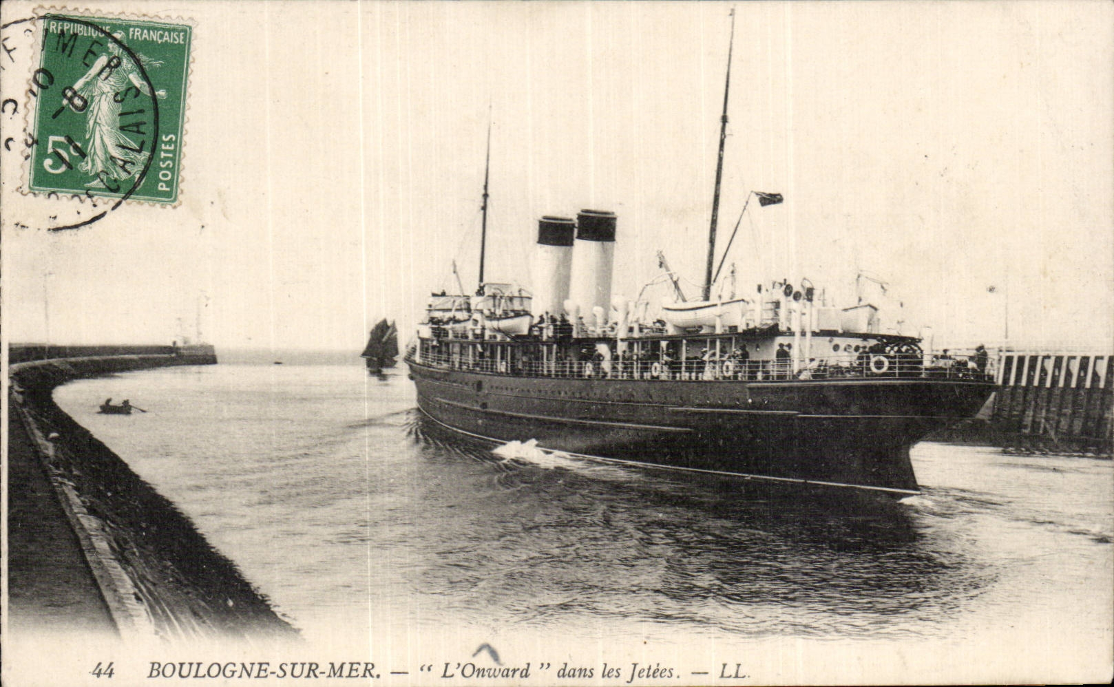CPA Boulogne on Sea the onward in the piers