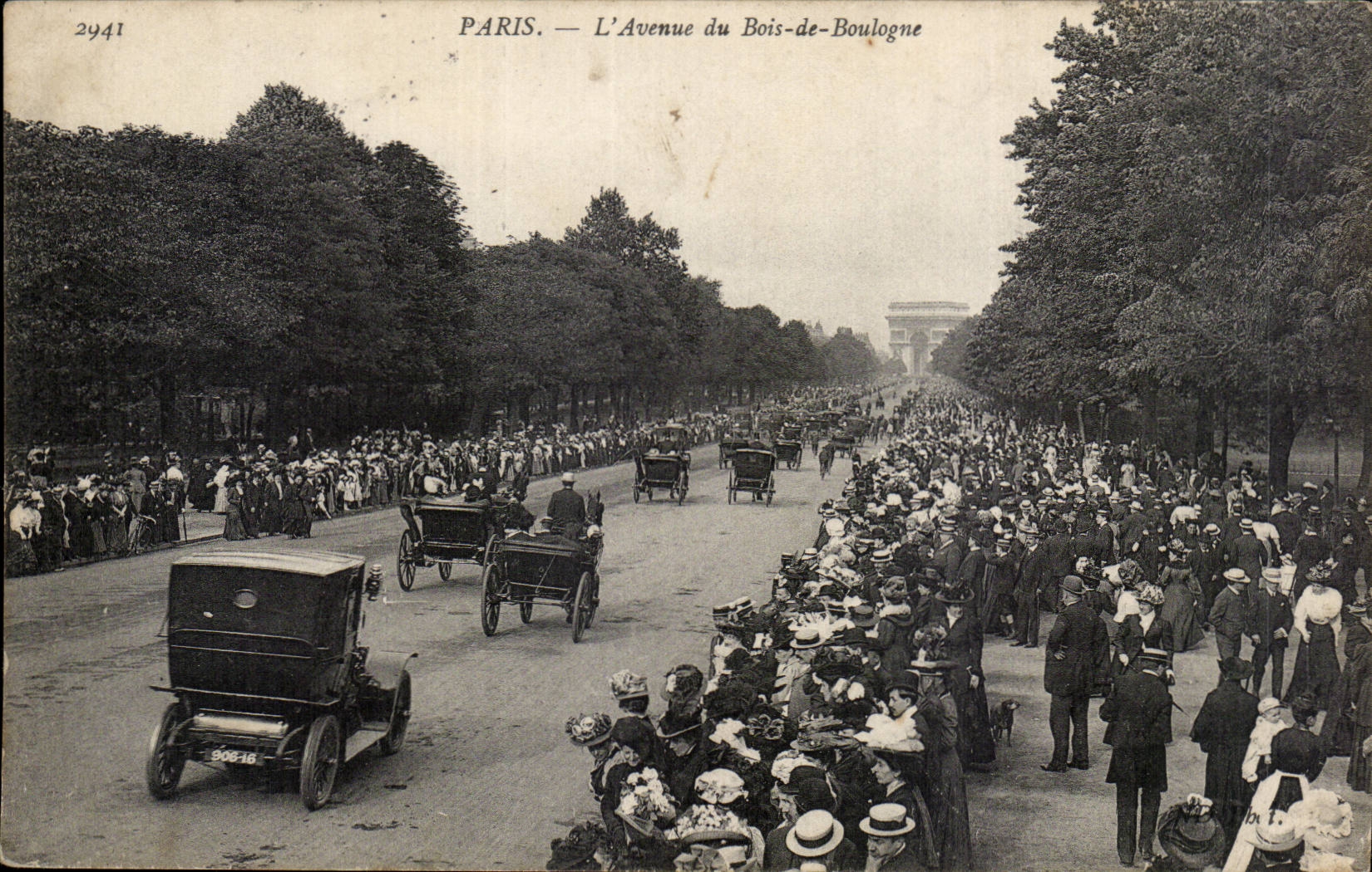 CPA Paris the avenue of the Bois de Boulogne