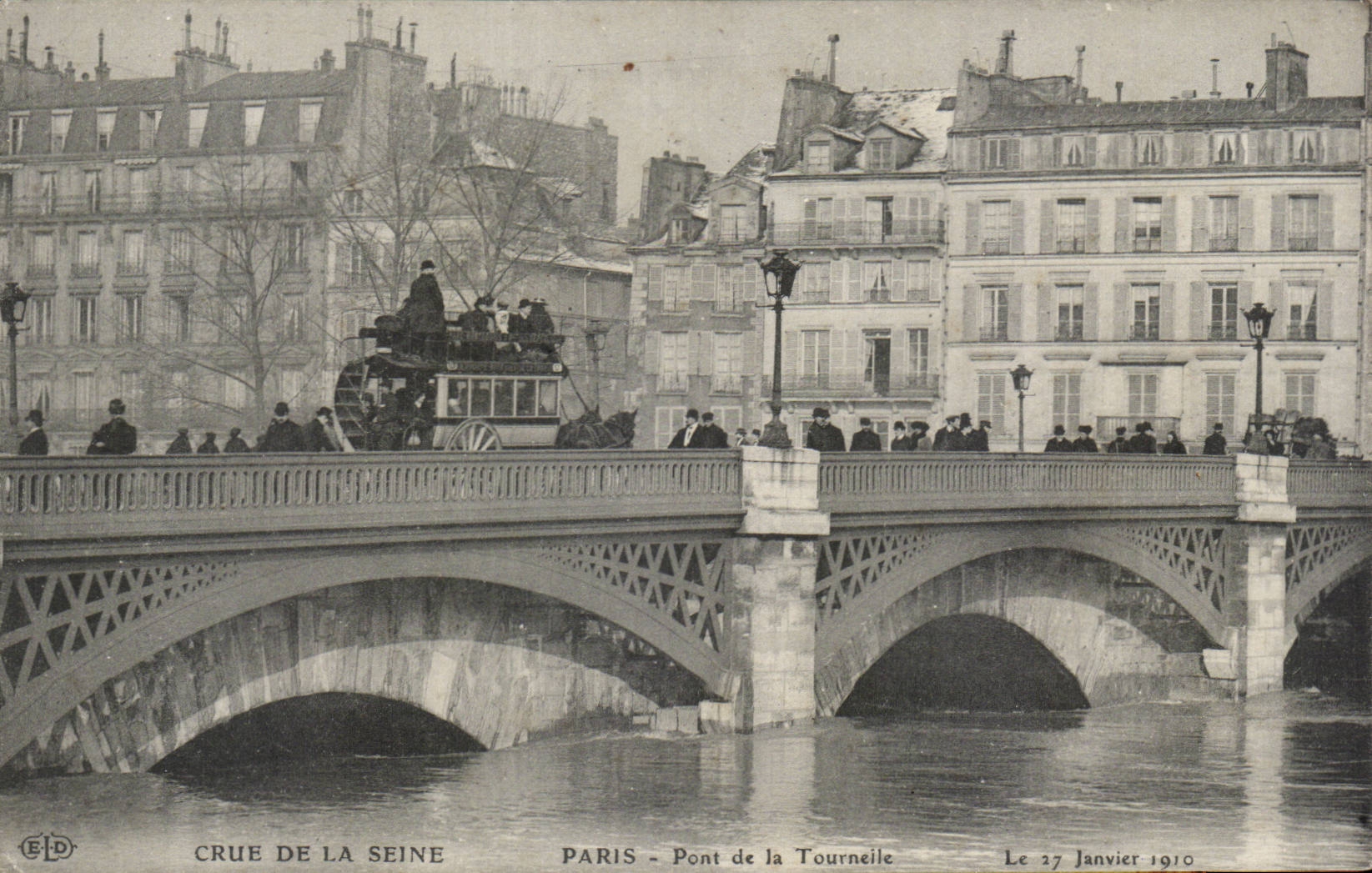 Raw CPA Paris of the Seine Bridge of the Small tower January 27th  1910