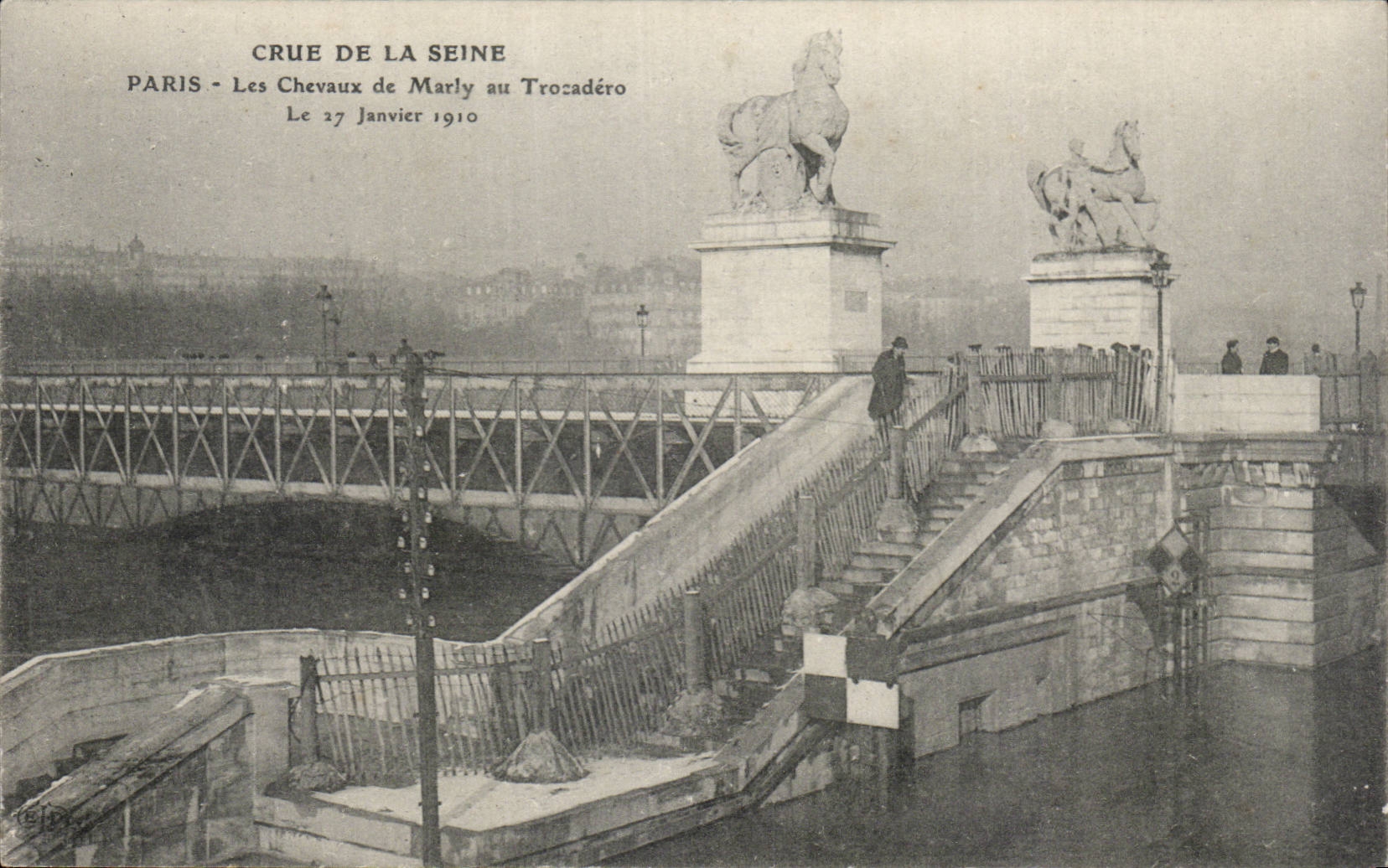 Raw CPA Paris of the Seine Flood of January 1910 horses of Marly to Trocadero