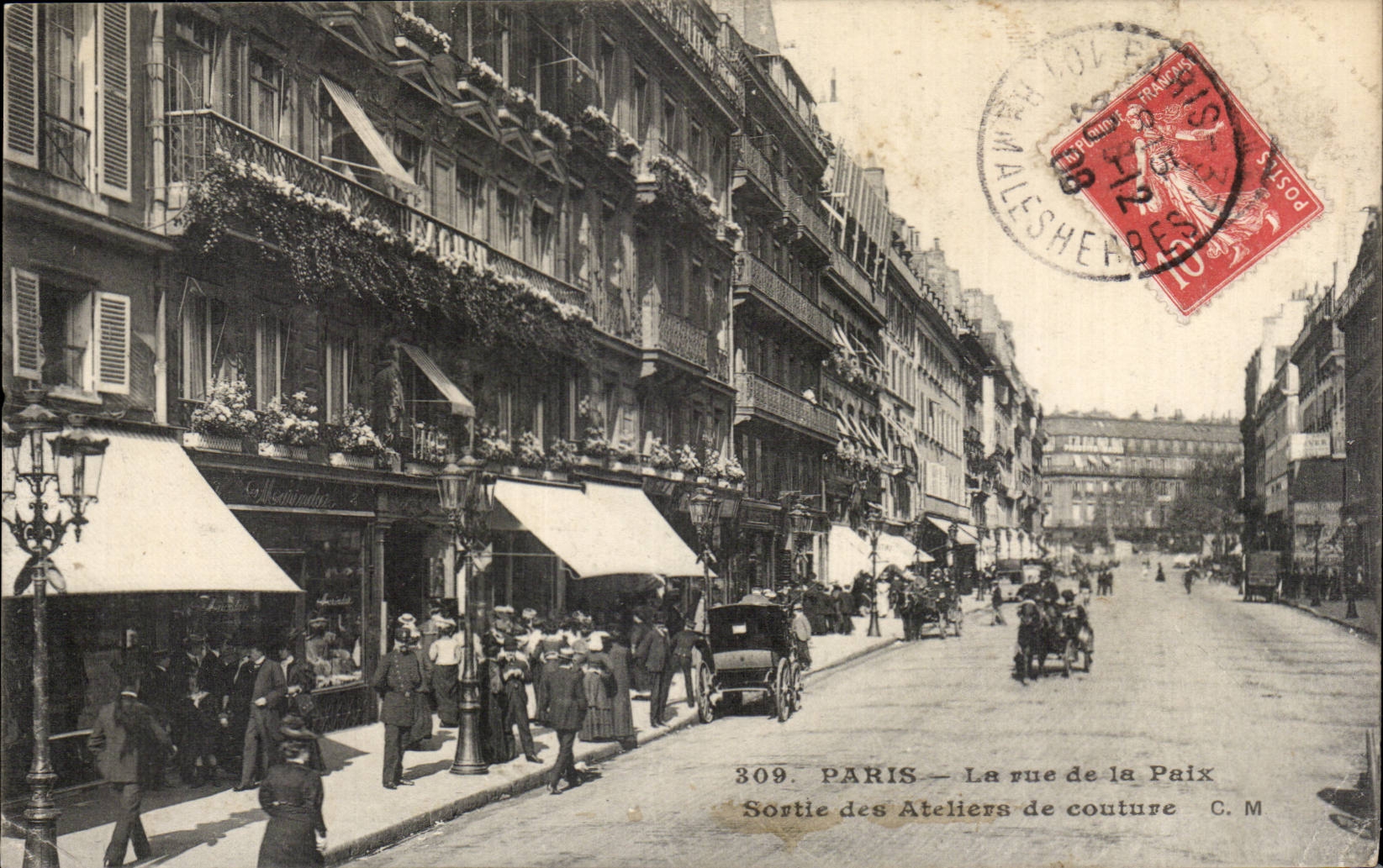 CPA Paris la calle de la paz salio de los talleres de la TAPA de la costura