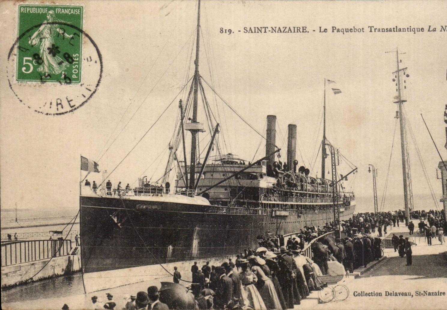 CPA Saint Nazaire the steamer Transatlantique Le Navarre