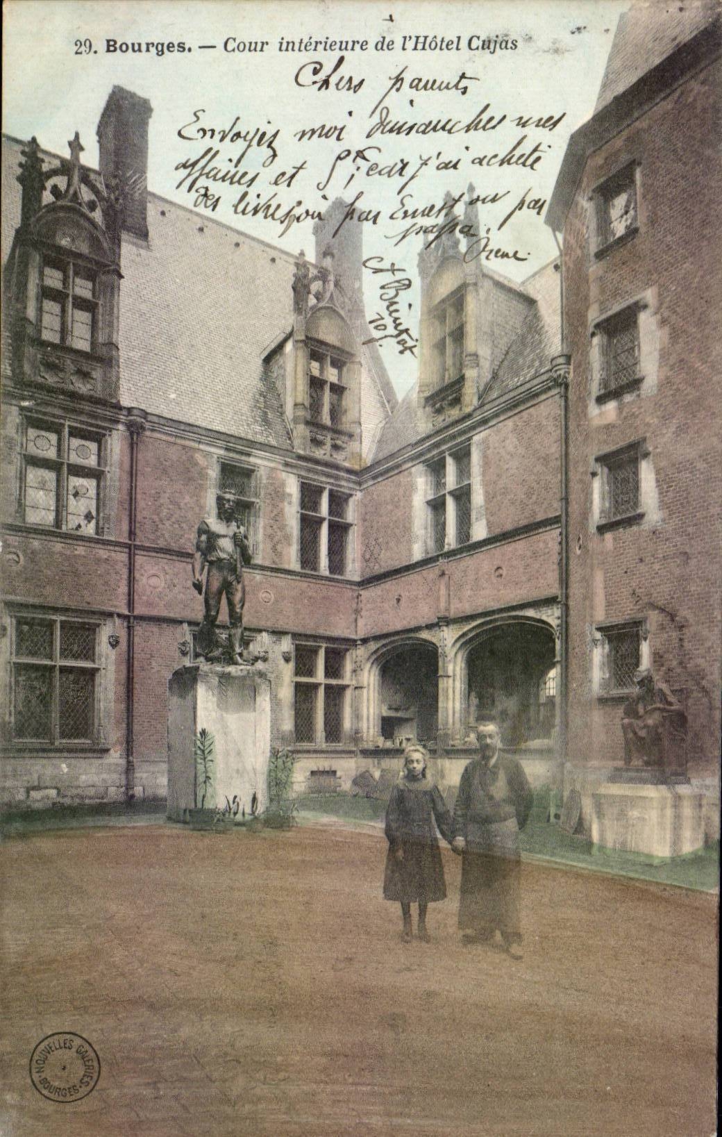 Corte interior de CPA Bourges del hotel de Cujas