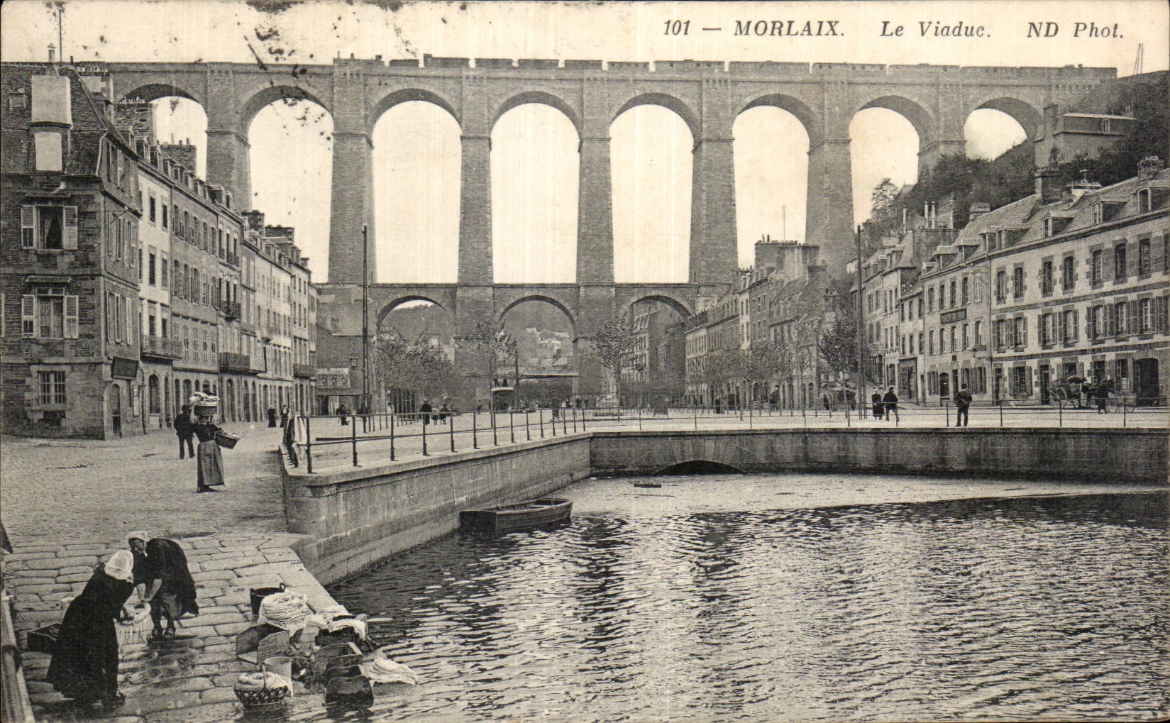 CPA Morlaix the viaduct Lavender fields
