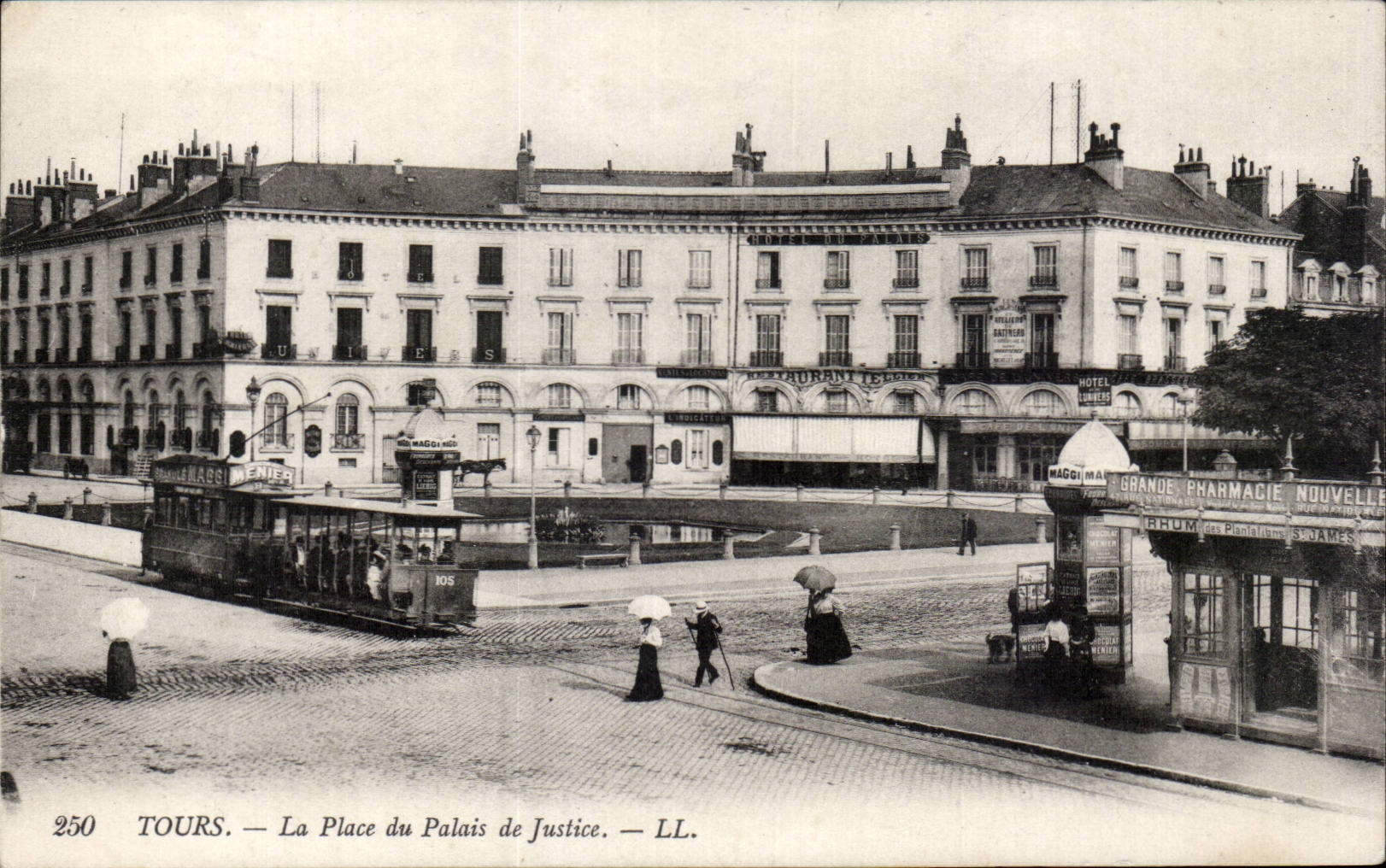 CPA Tours La place du palais de justice 