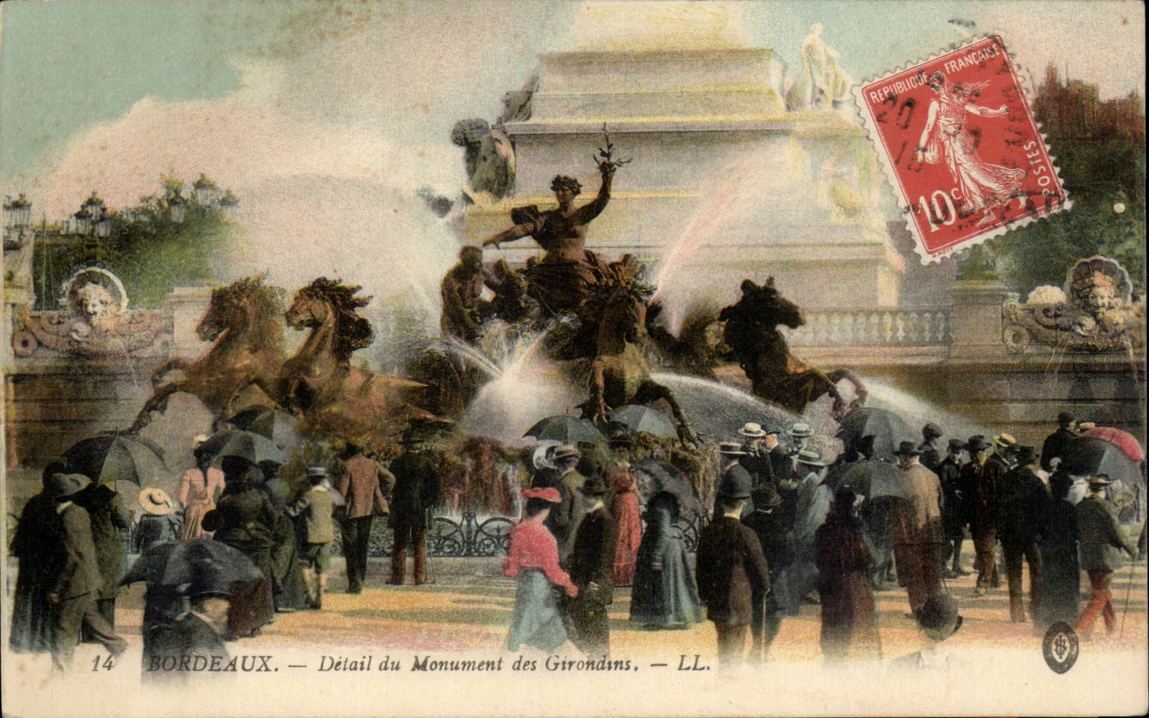 CPA Bordeaux Detail of the monument of the Of Gironde ones