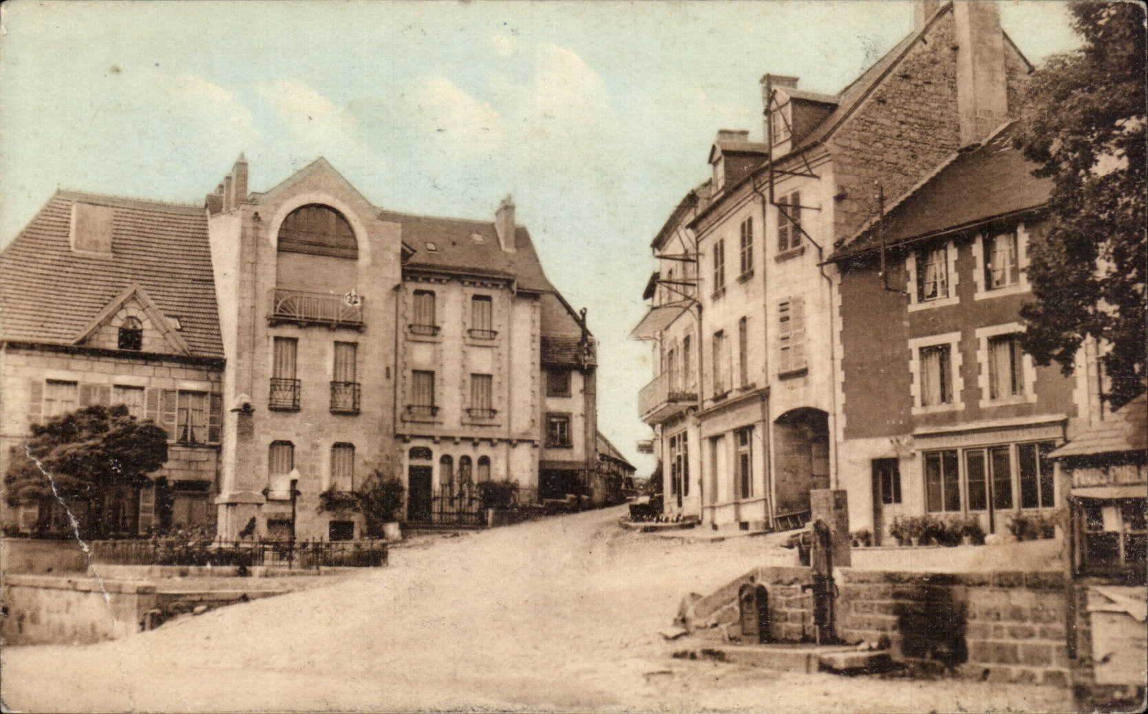 CPA Digs Crocq the place of the war memorial