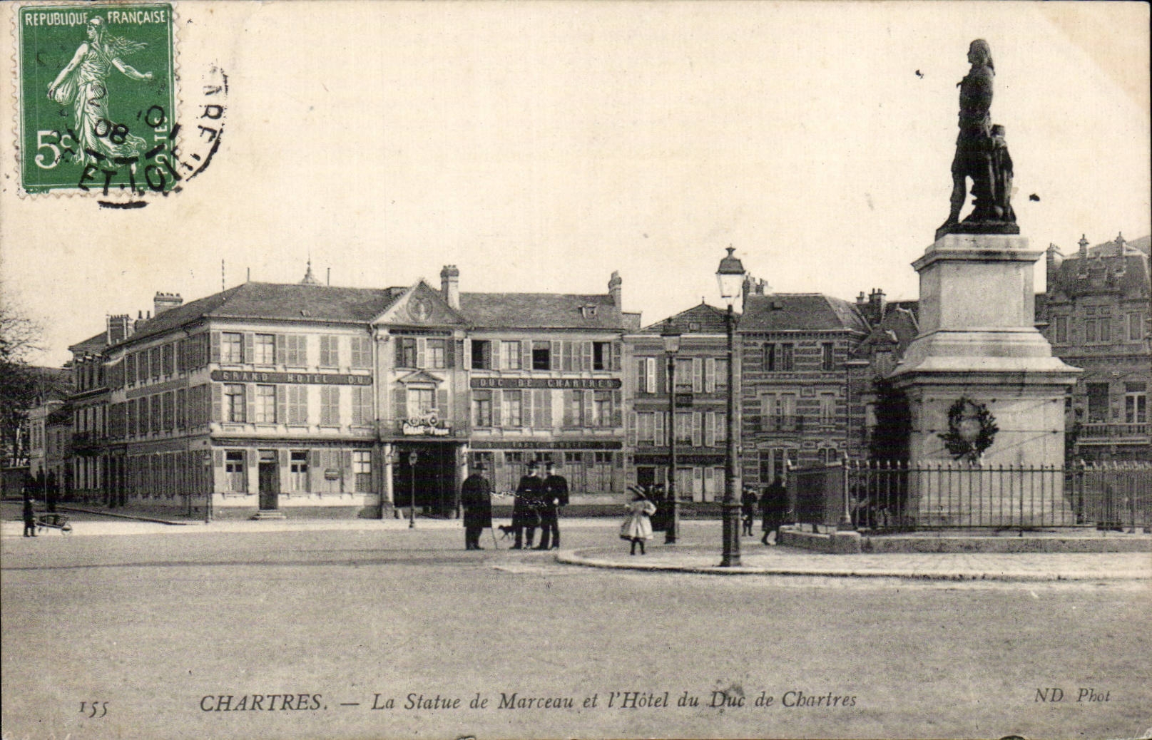 CPA Chartres Statue of Marceau and the hotel of the duke of Chartres
