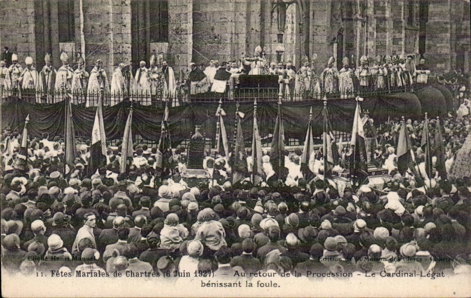 CPA Chartres Festivals mariales June 6th  1927 With the return of the procession the cardinal Legate blessing crowd