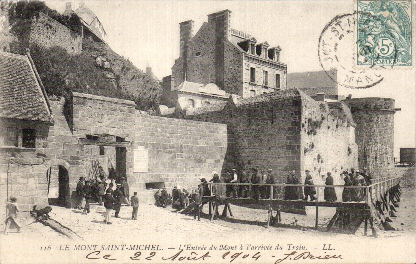 CPA Mont Saint Michel Entering of the mount on arrival of the train