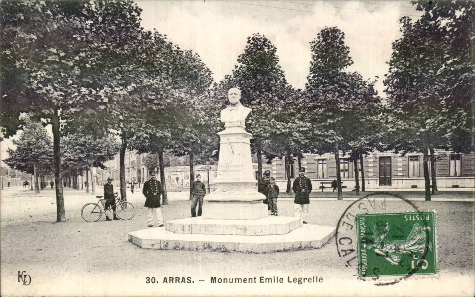 CPA Arras Monument Emile Legrelle