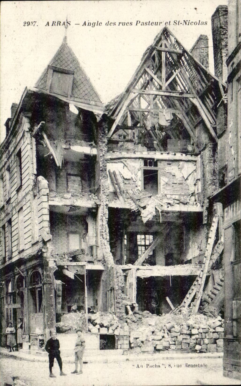 CPA Arras Angle des rues Pasteur et St Nicolas