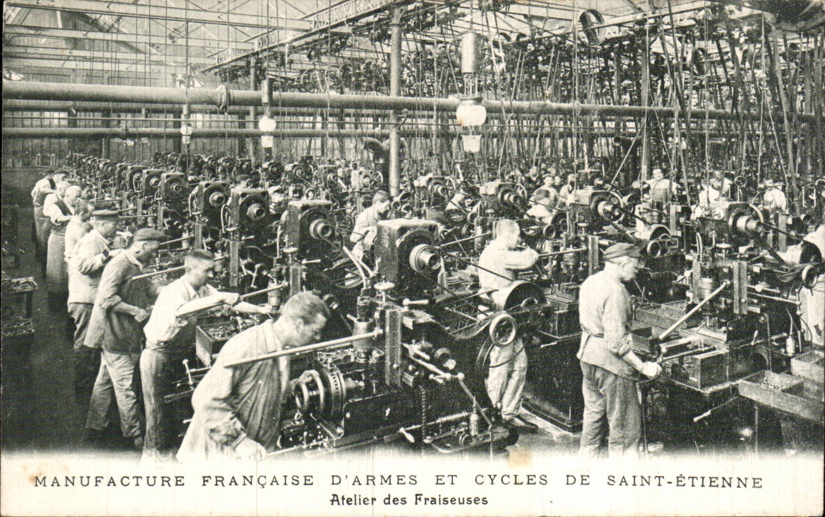 CPA Manifacture of weapons and cycle of St Etienne Workshop of the milling machines