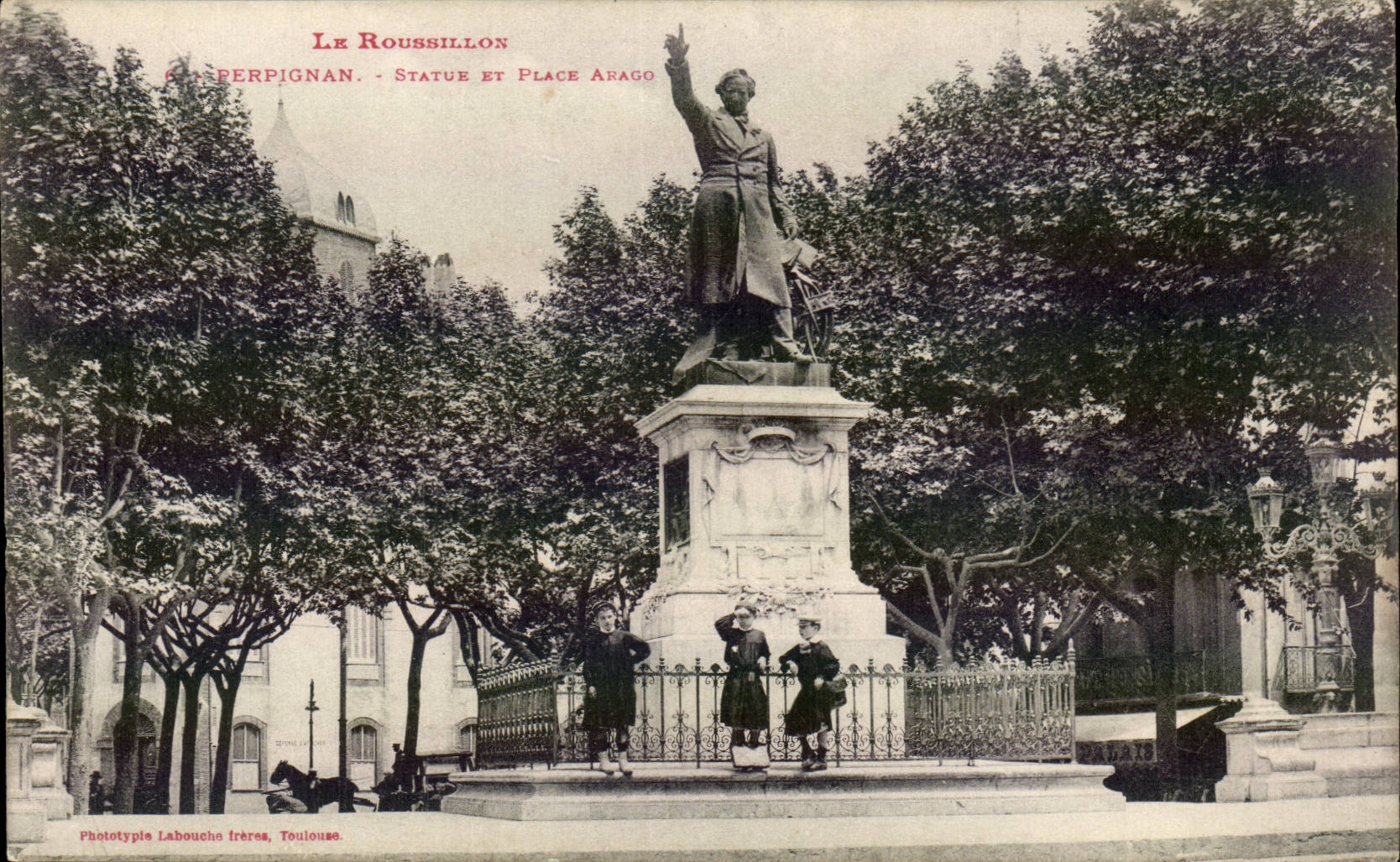 CPA Perpignan Statue and places Arago