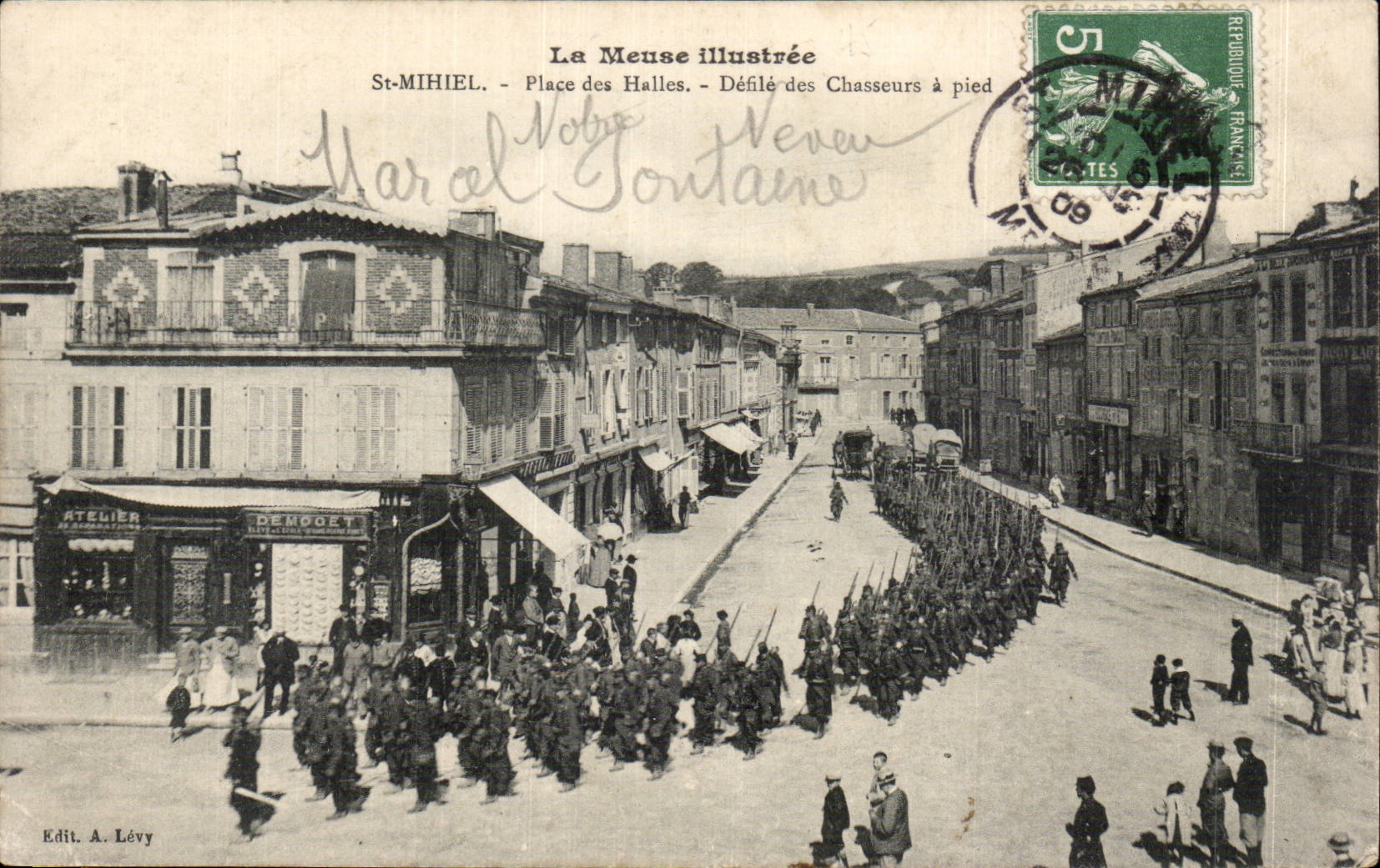 CPA St Mihiel Place Defile markets of the hunters has Militaria foot